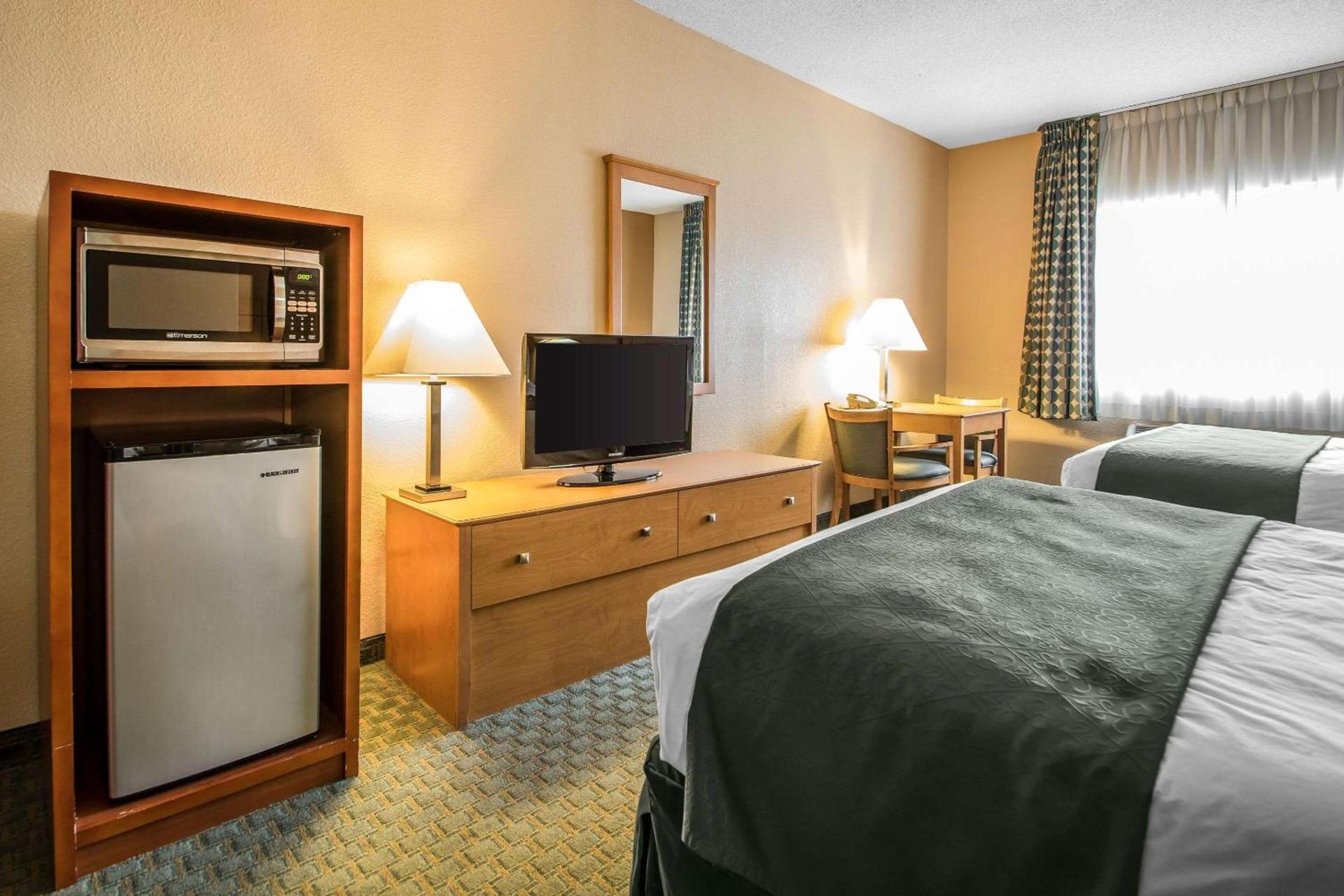 Quality Inn Dubuque on Hwy 20 photo 24