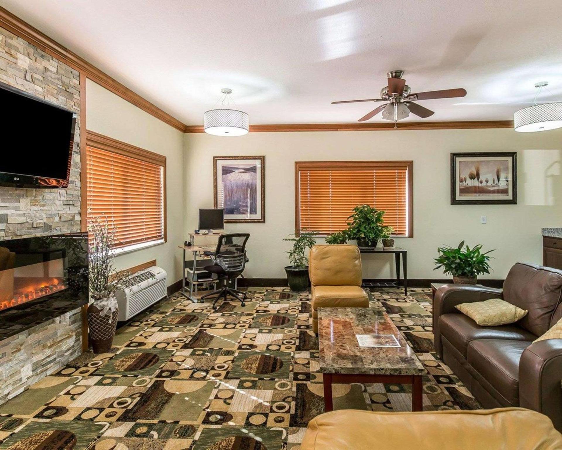 Quality Inn at Collins Road - Cedar Rapids photo 8