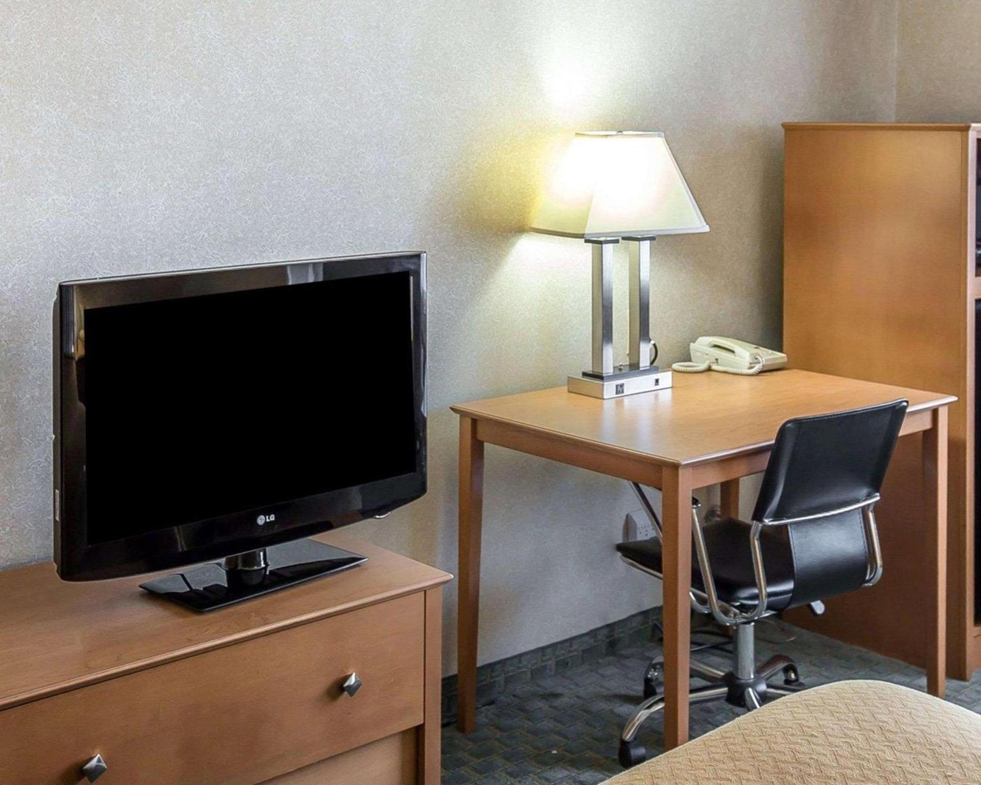 Quality Inn at Collins Road - Cedar Rapids photo 7