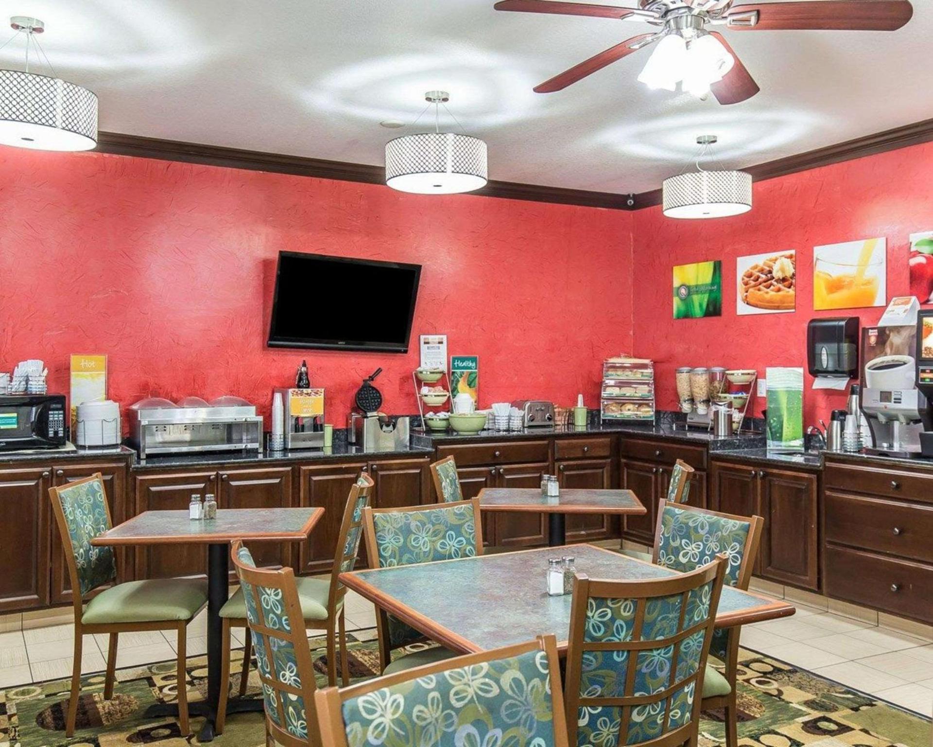 Quality Inn at Collins Road - Cedar Rapids photo 6