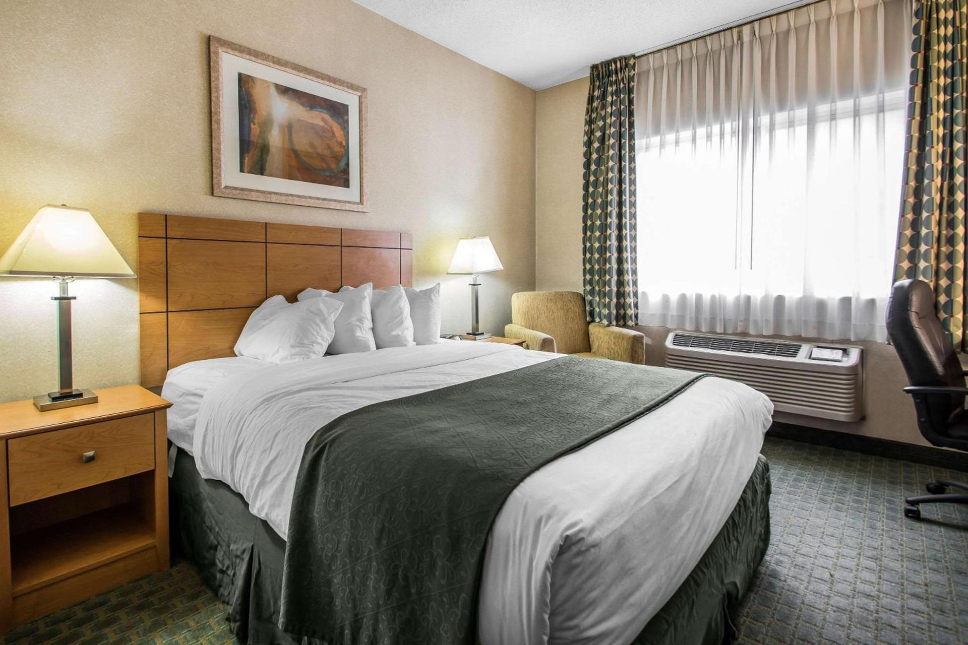 Quality Inn Dubuque on Hwy 20 photo 9