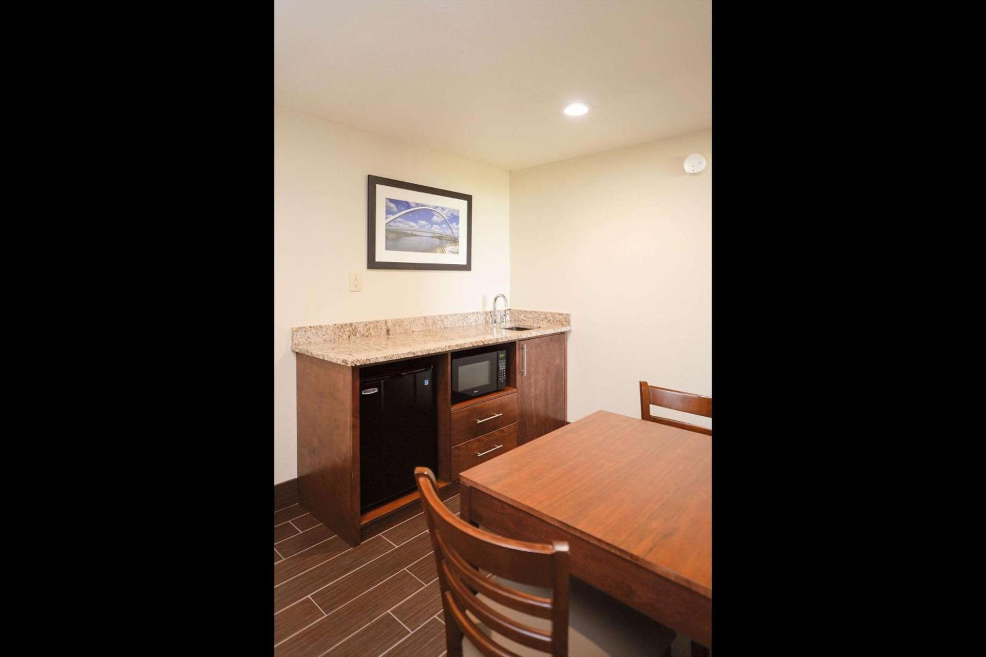Comfort Inn & Suites Event Center photo 13