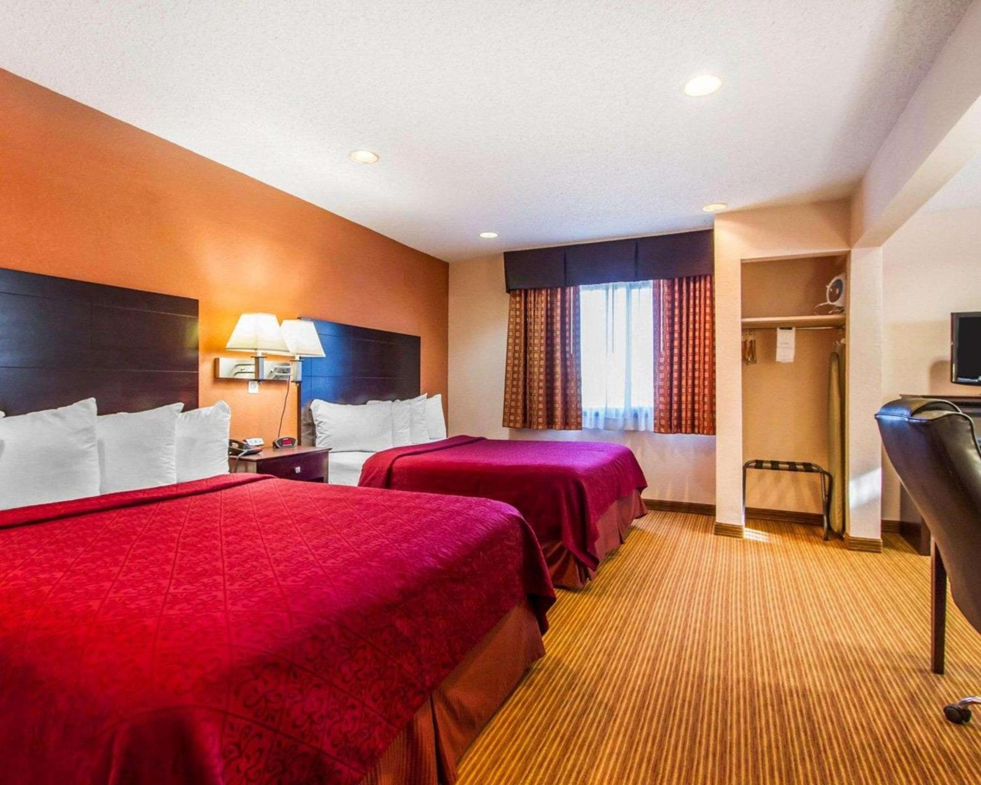 Quality Inn & Suites Ottumwa North photo 11