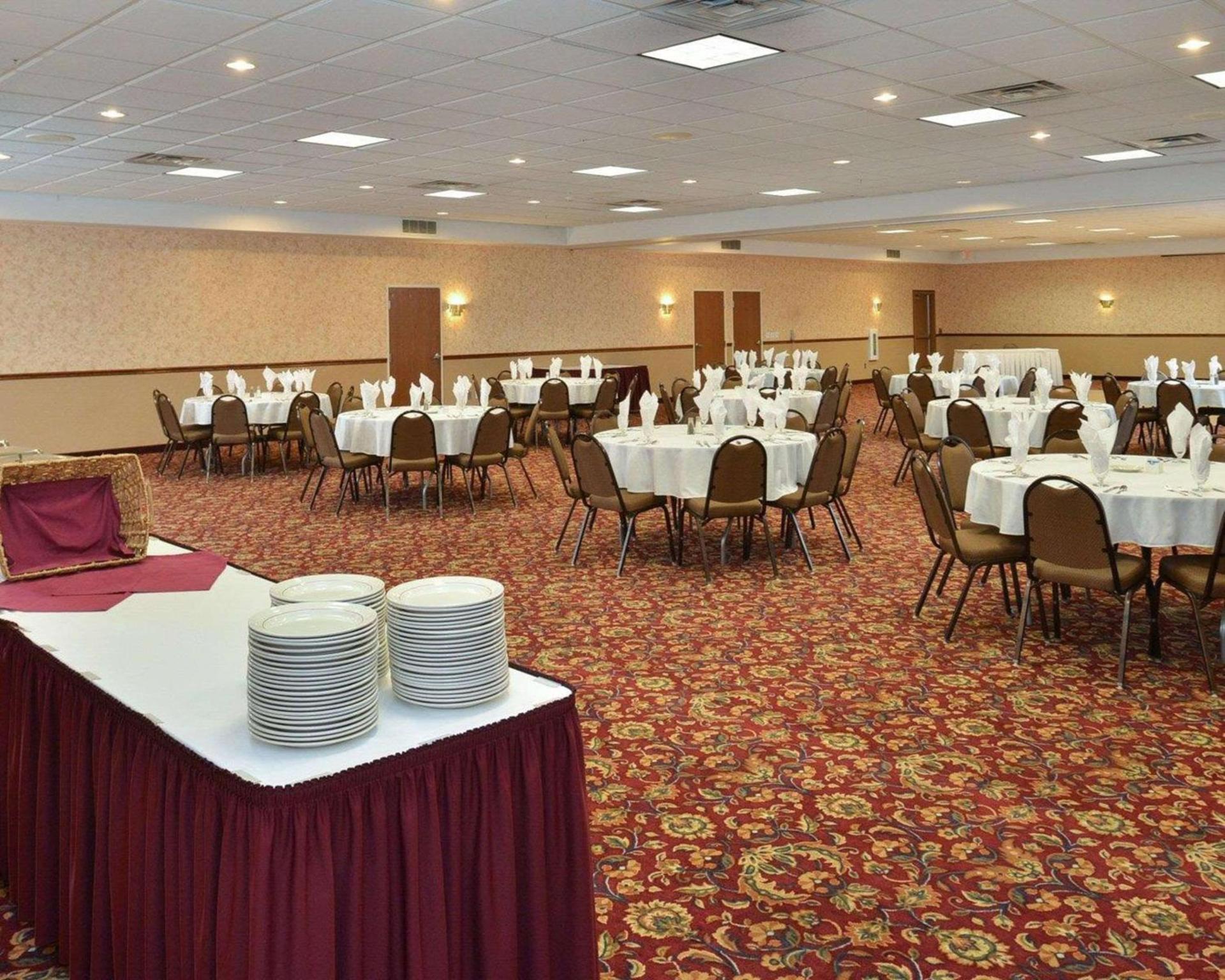 Quality Inn & Suites Fort Madison near Hwy 61 photo 26