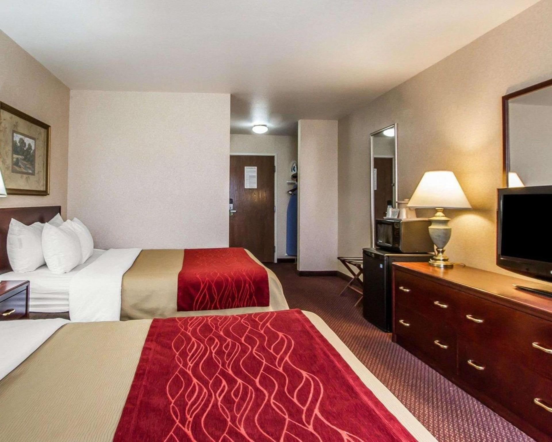 Quality Inn & Suites Fort Madison near Hwy 61 photo 20