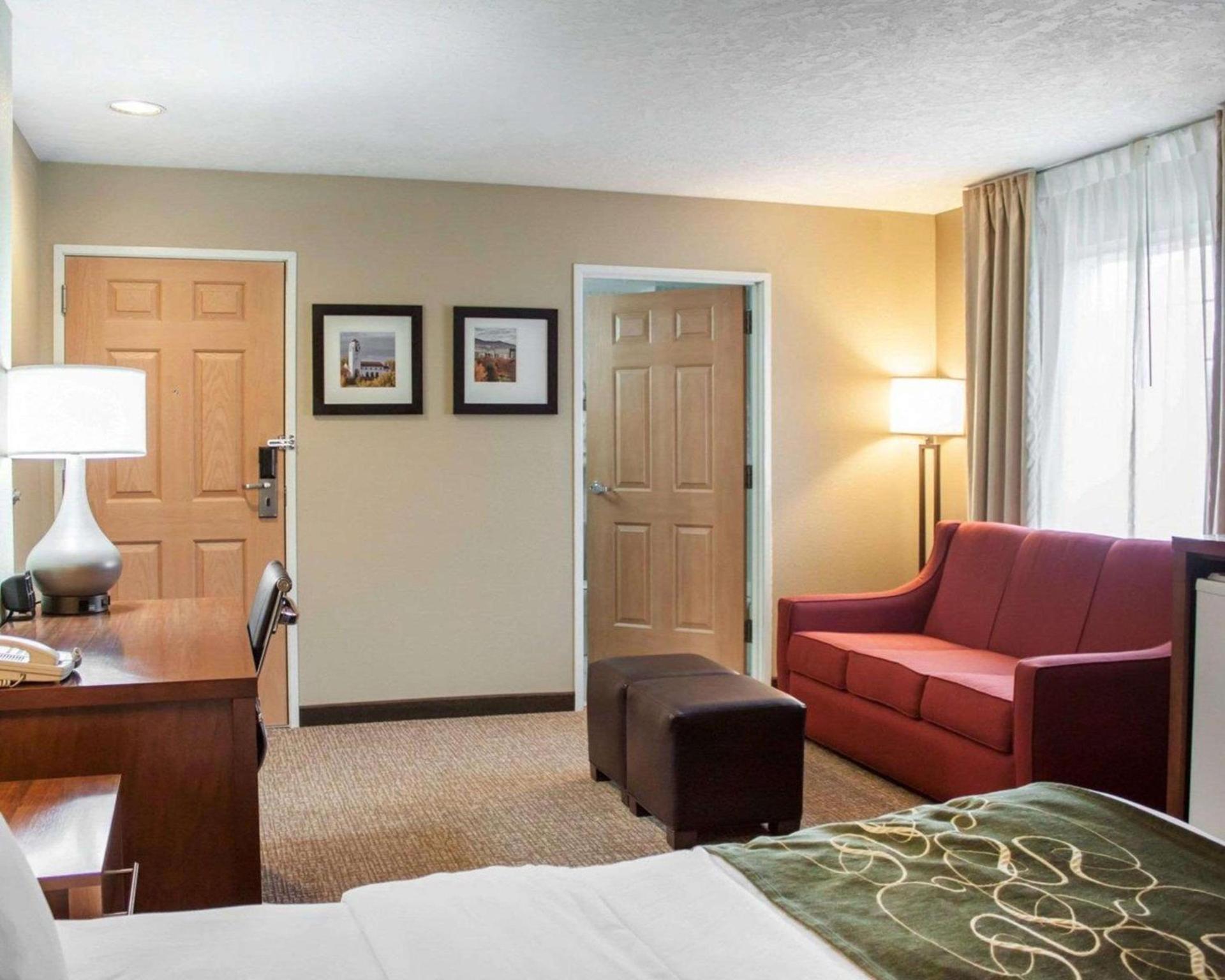 Comfort Suites Airport photo 18