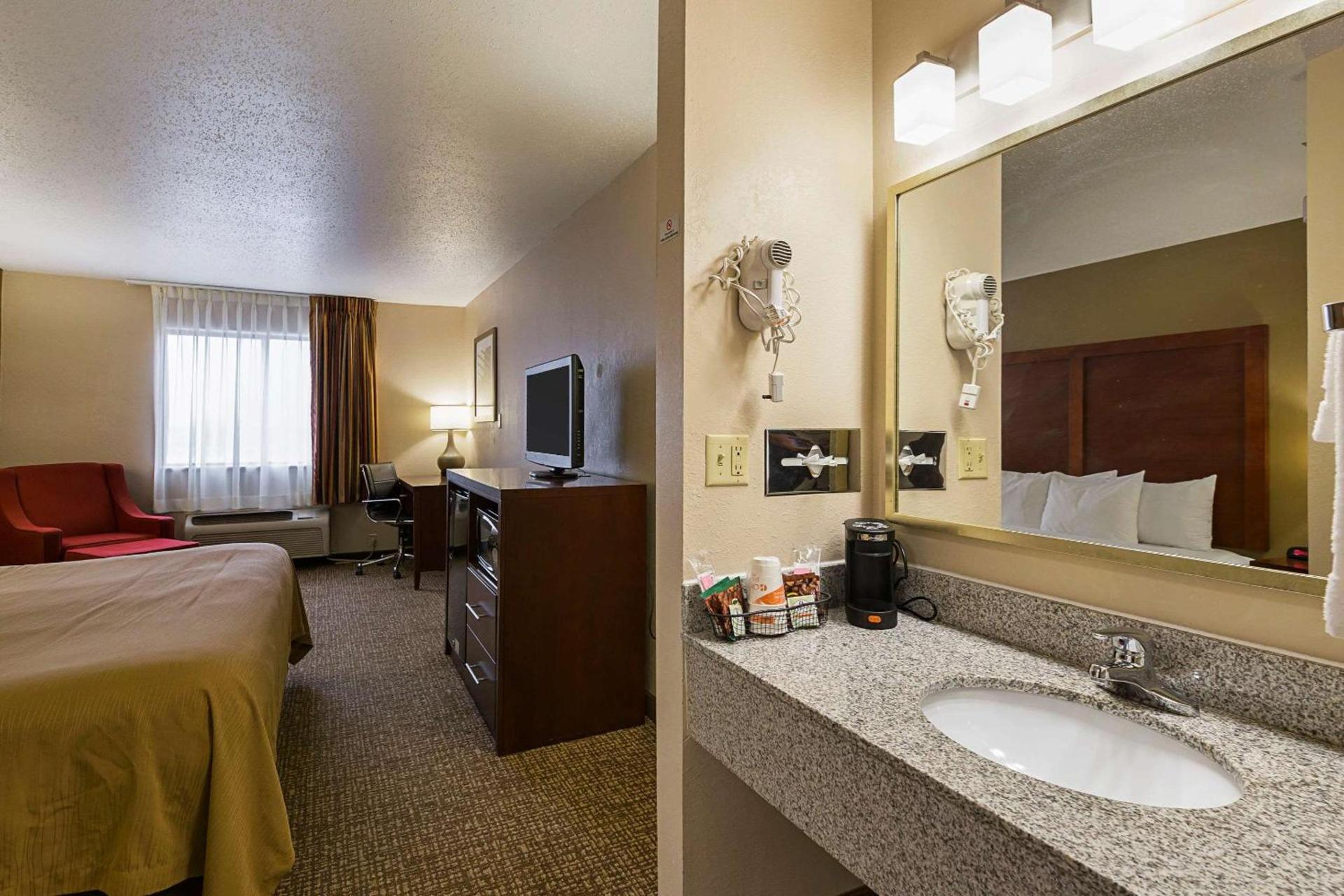 Quality Inn Waverly photo 18