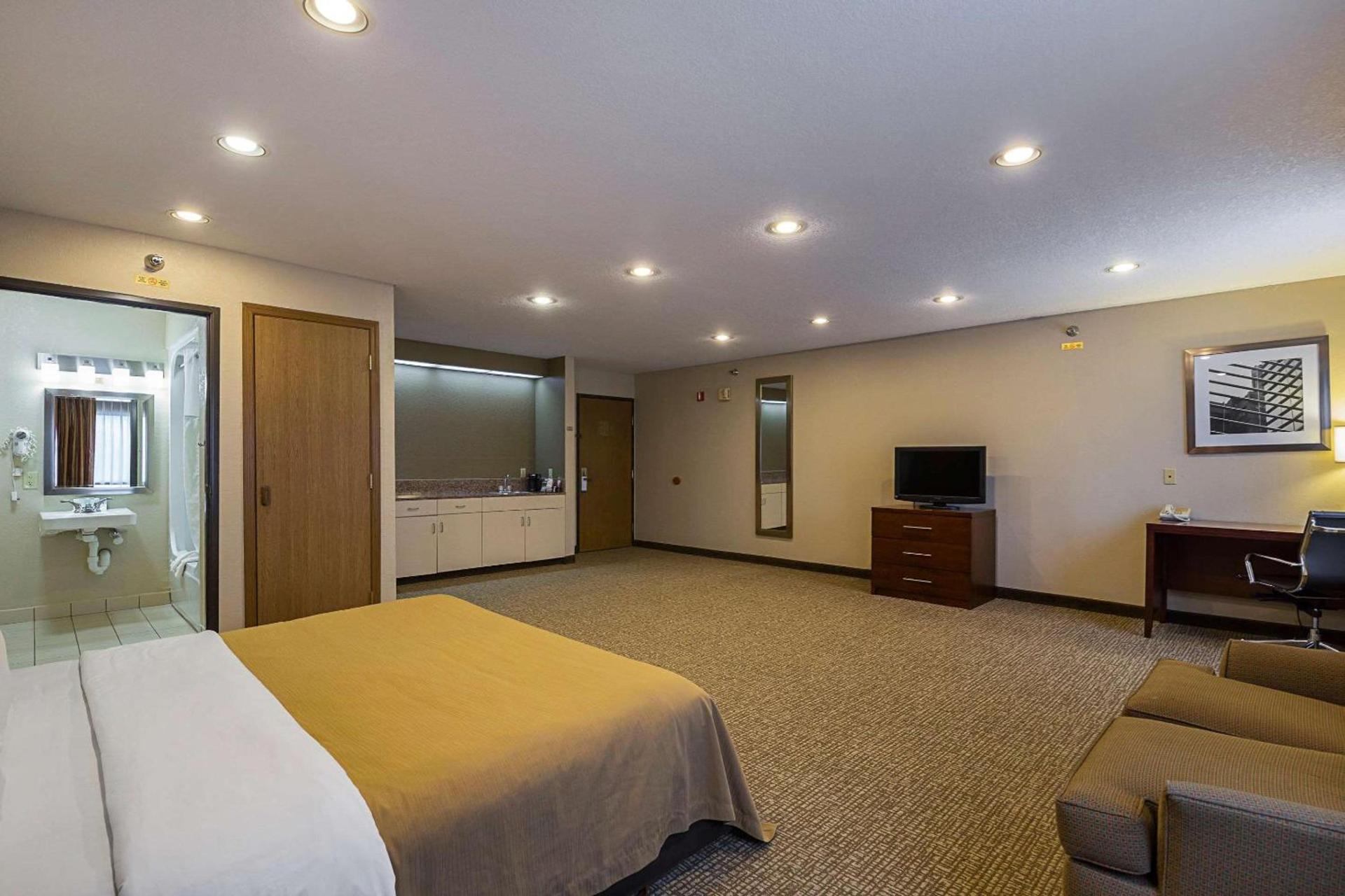 Quality Inn Waverly photo 10