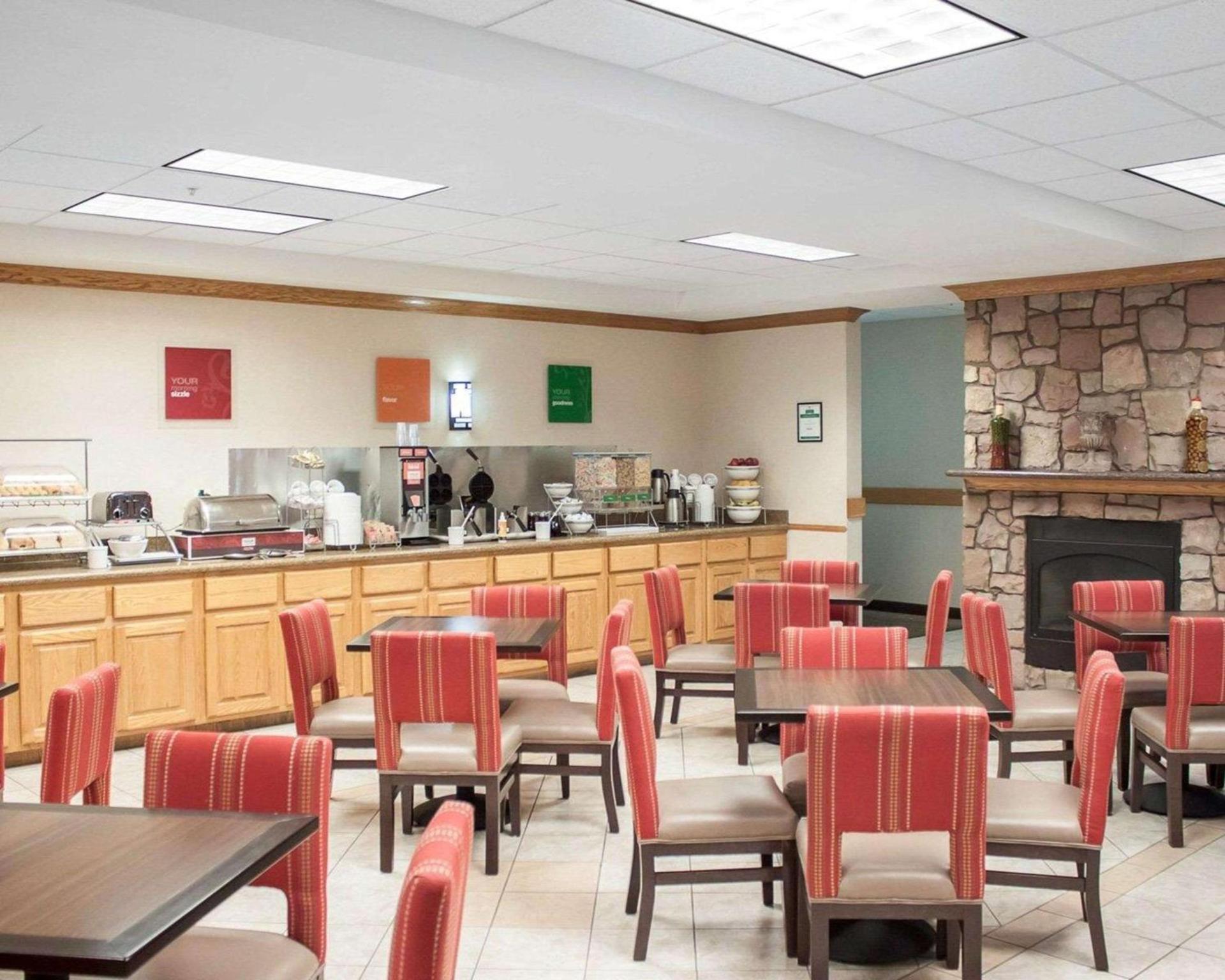 Comfort Suites Airport photo 25