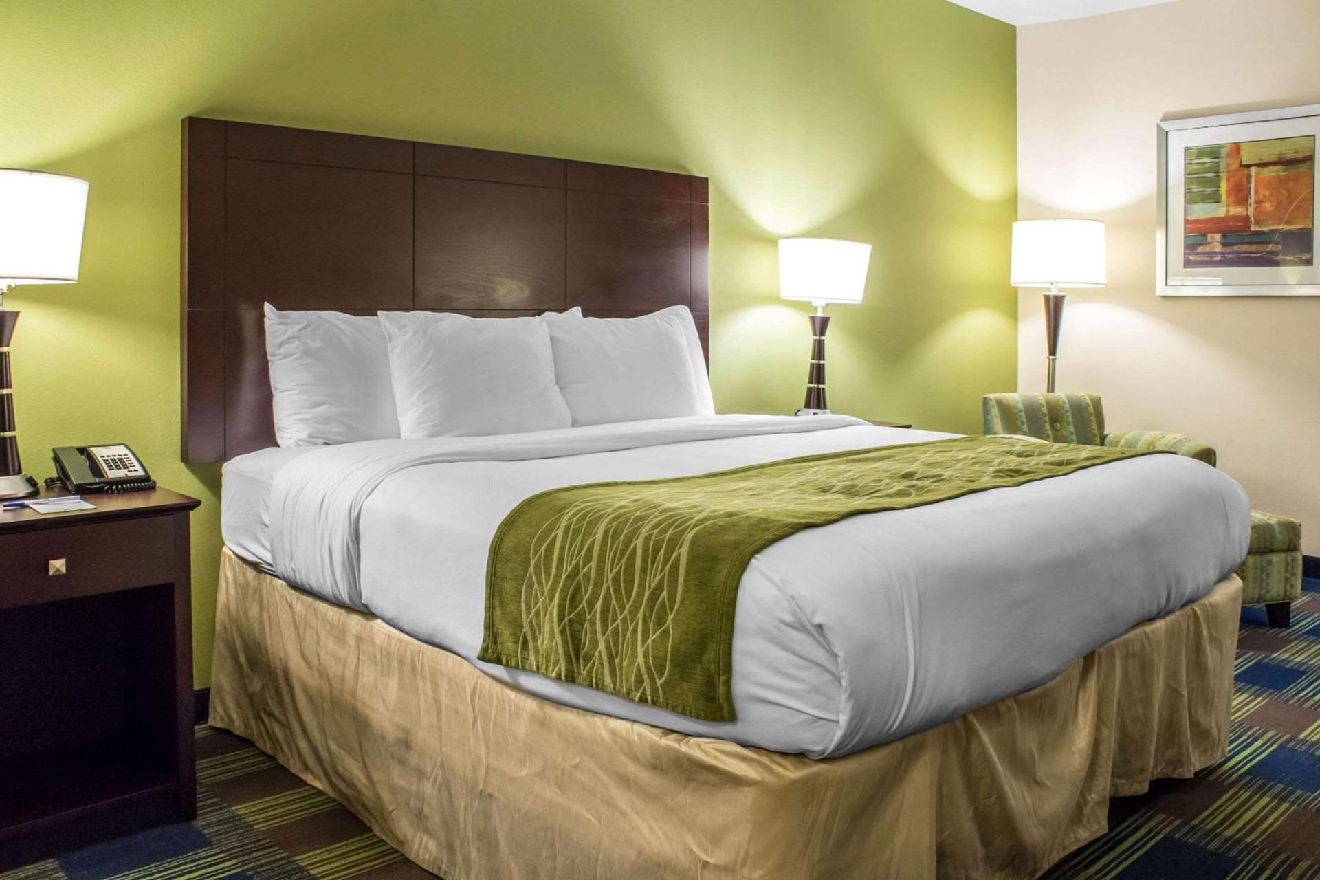 Econo Lodge Ankeny - Des Moines photo 17