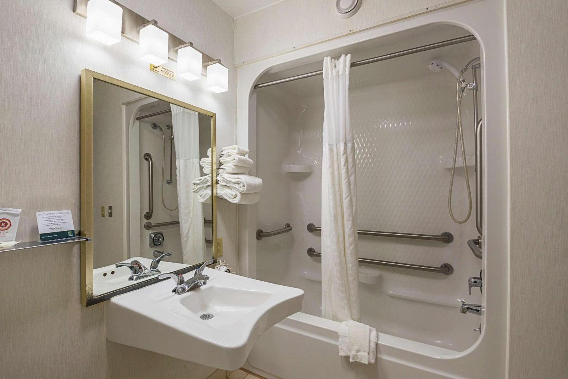 Quality Inn Waverly photo 24