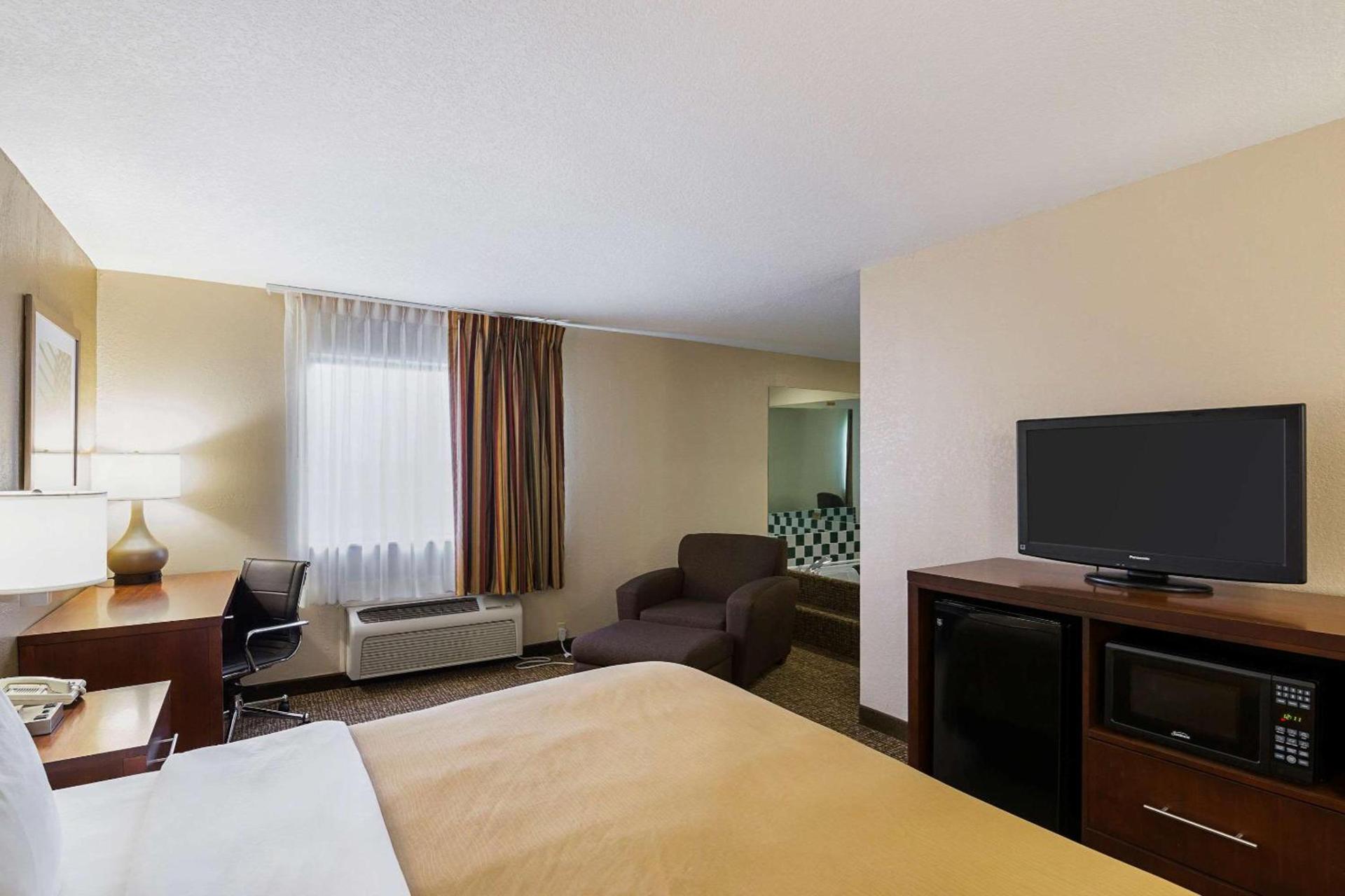 Quality Inn Waverly photo 12