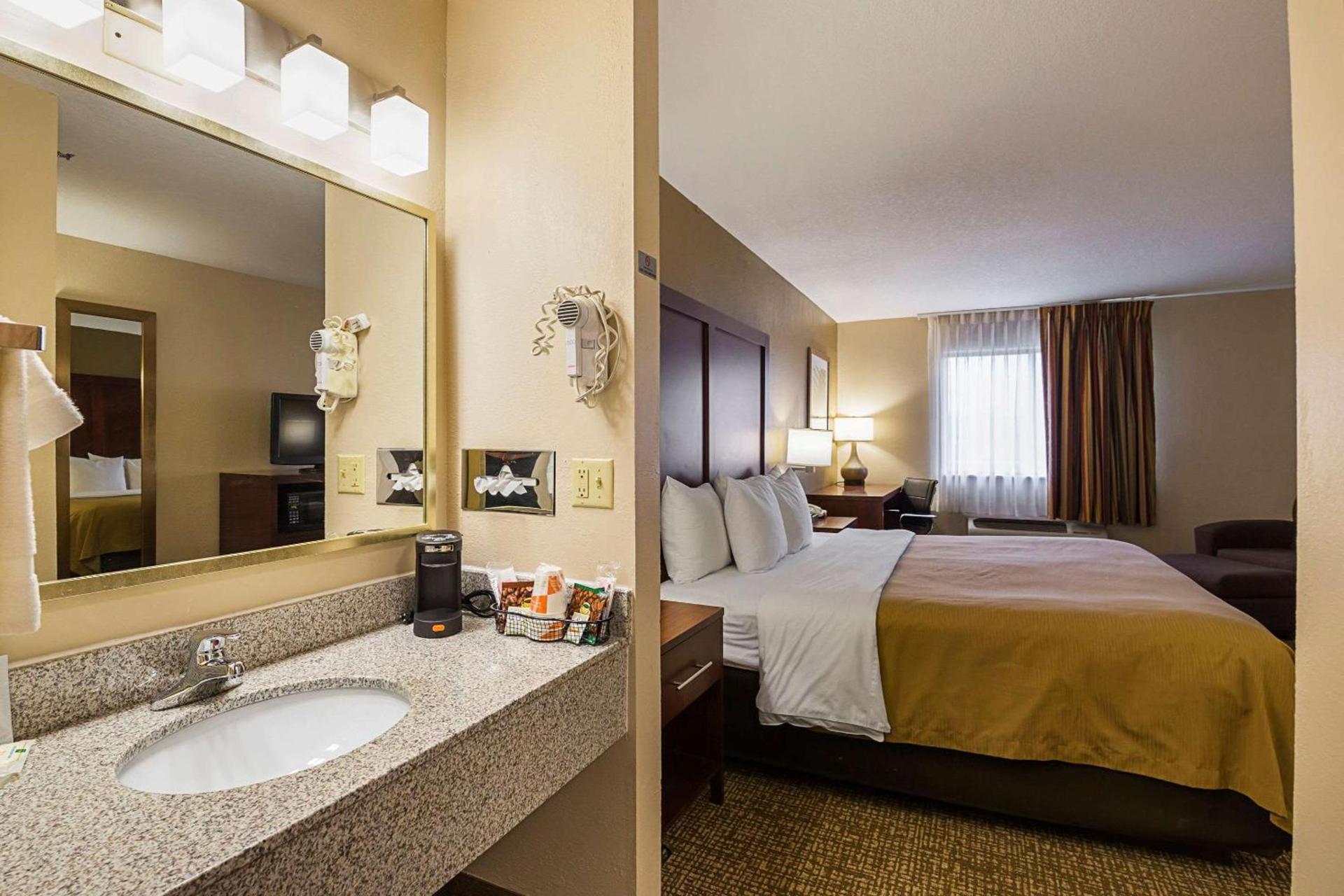 Quality Inn Waverly photo 22