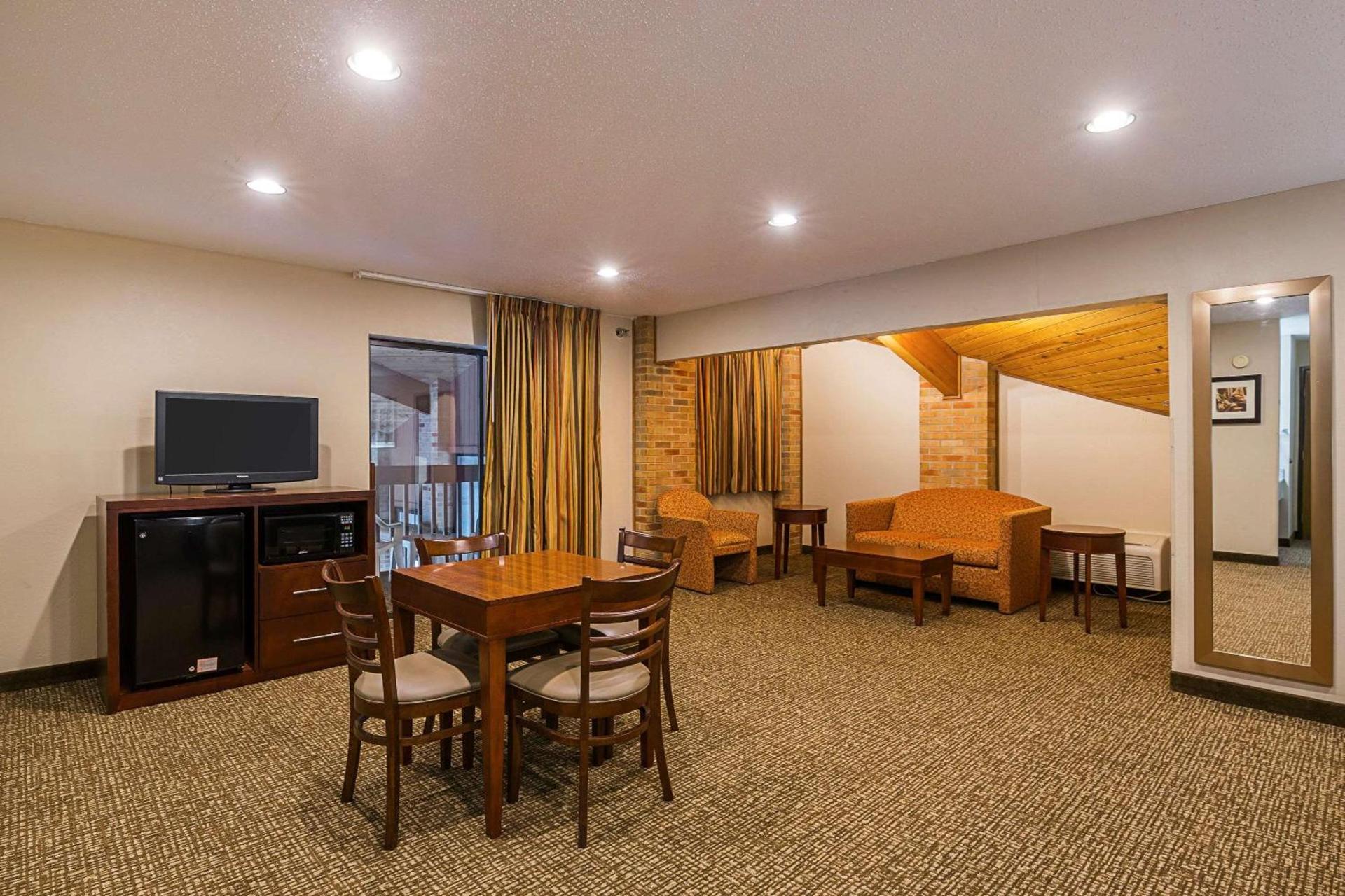 Quality Inn Waverly photo 14