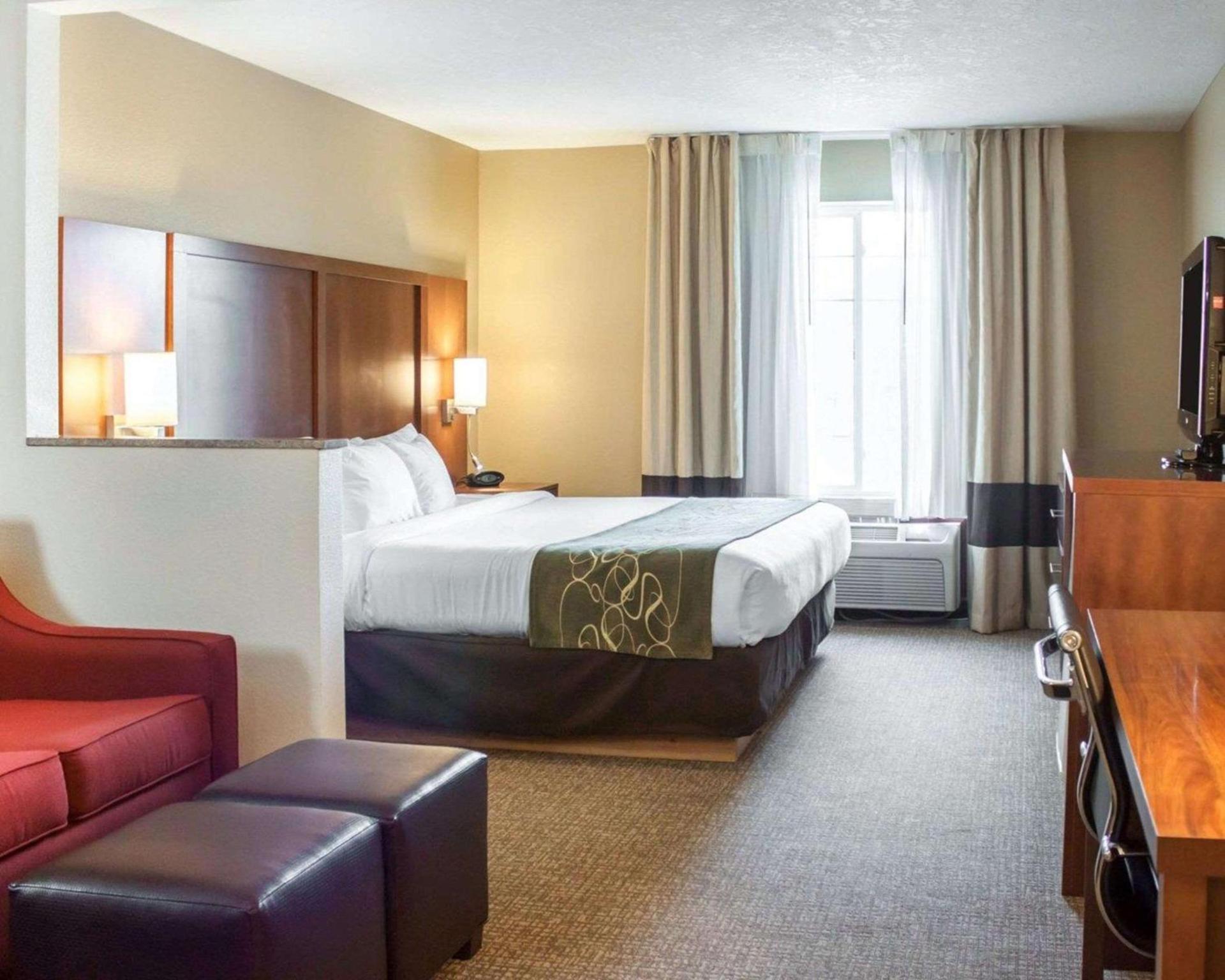 Comfort Suites Airport photo 14