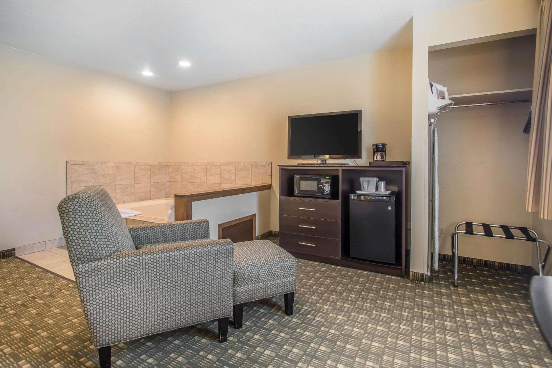 Quality Inn & Suites Decorah photo 19