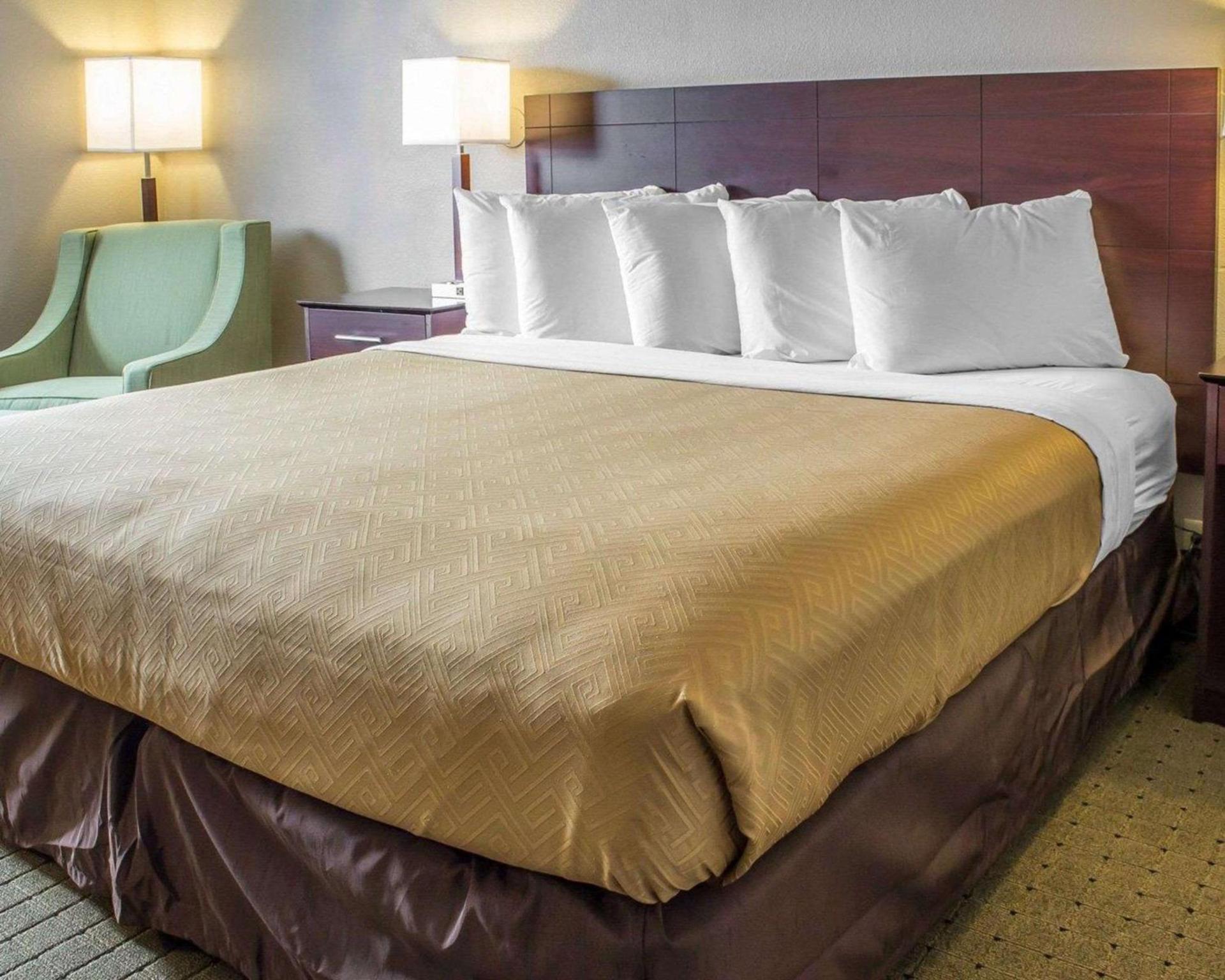Econo Lodge Ames photo 25