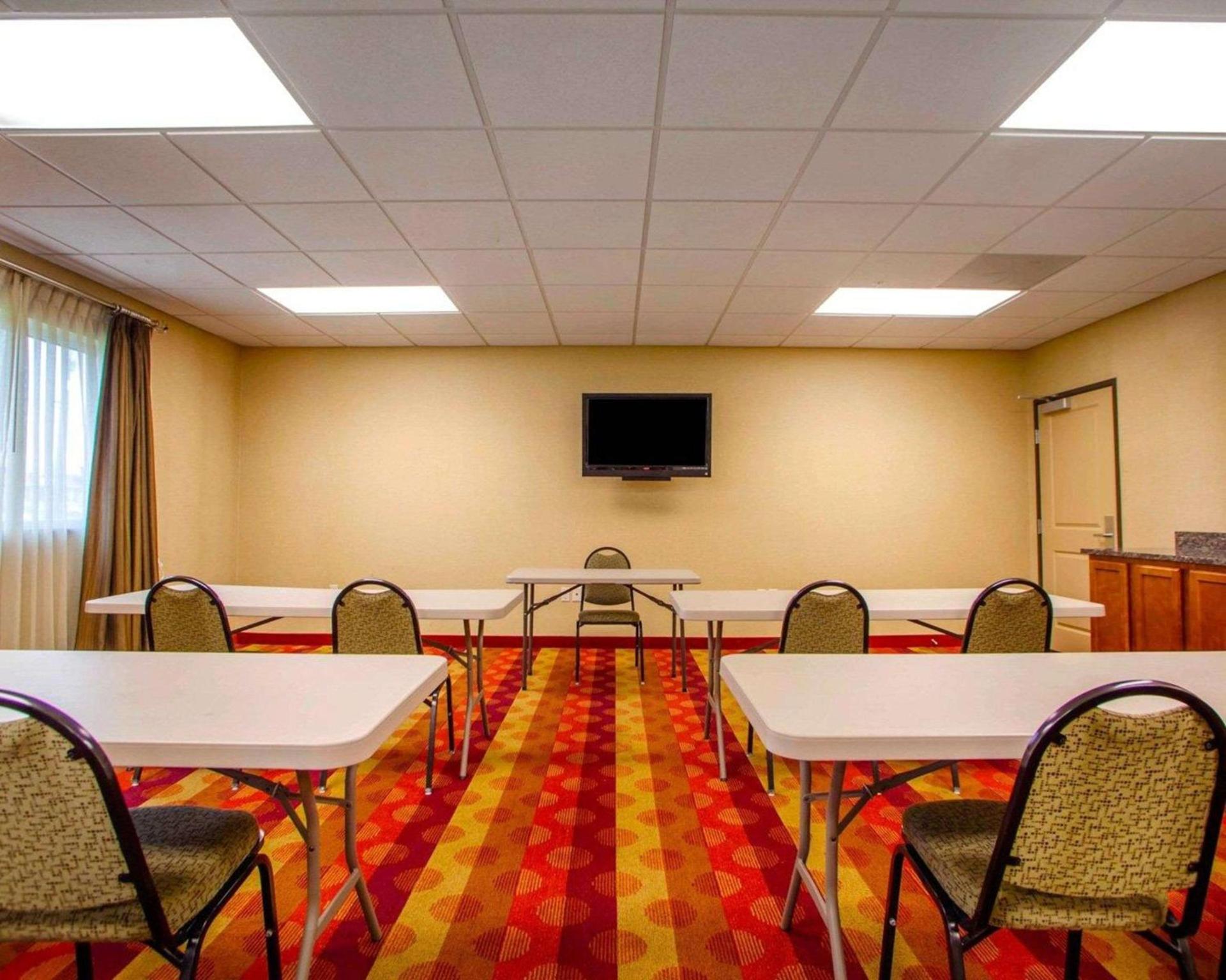 Suburban Studios Cedar Falls photo 33
