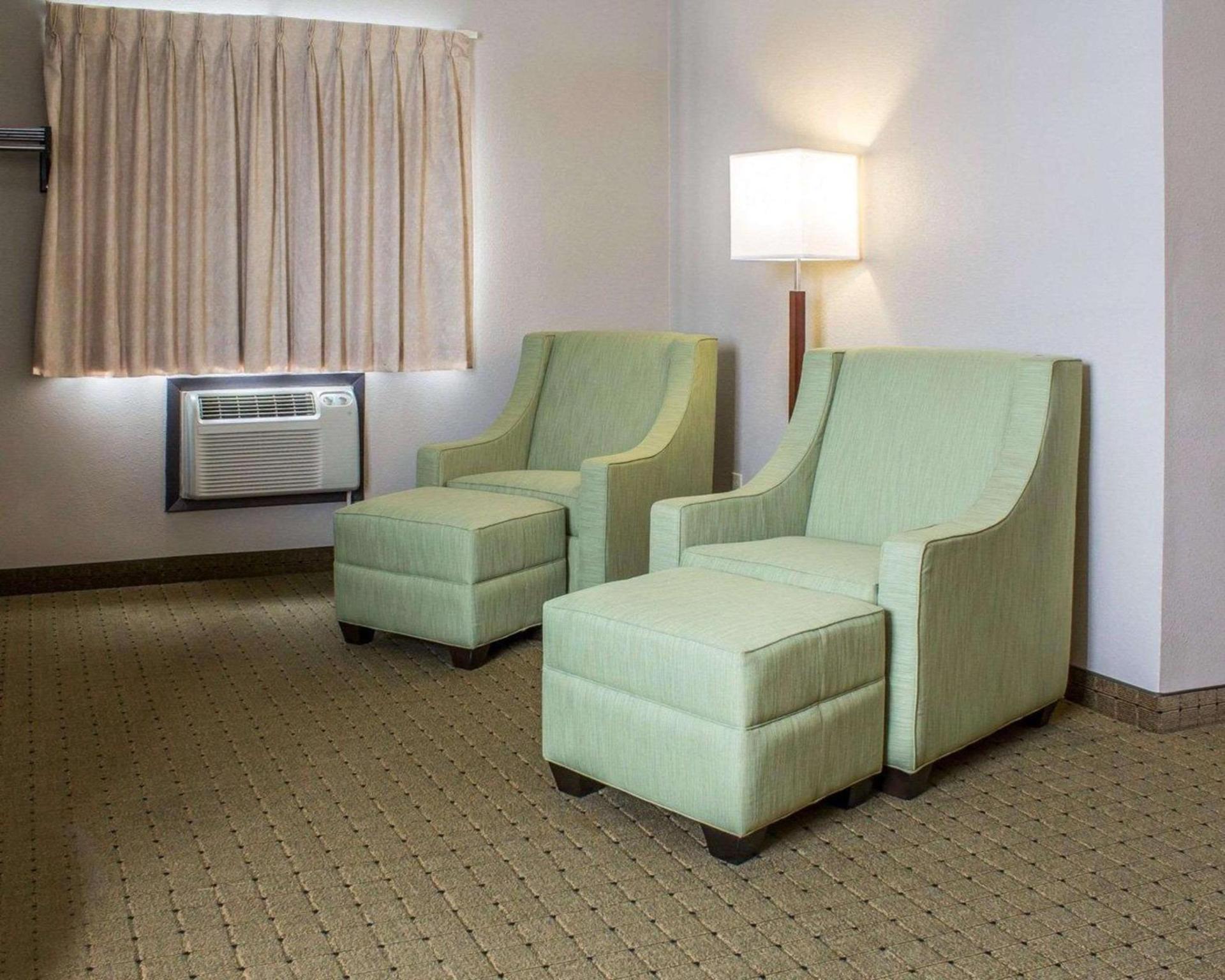 Econo Lodge Ames photo 23