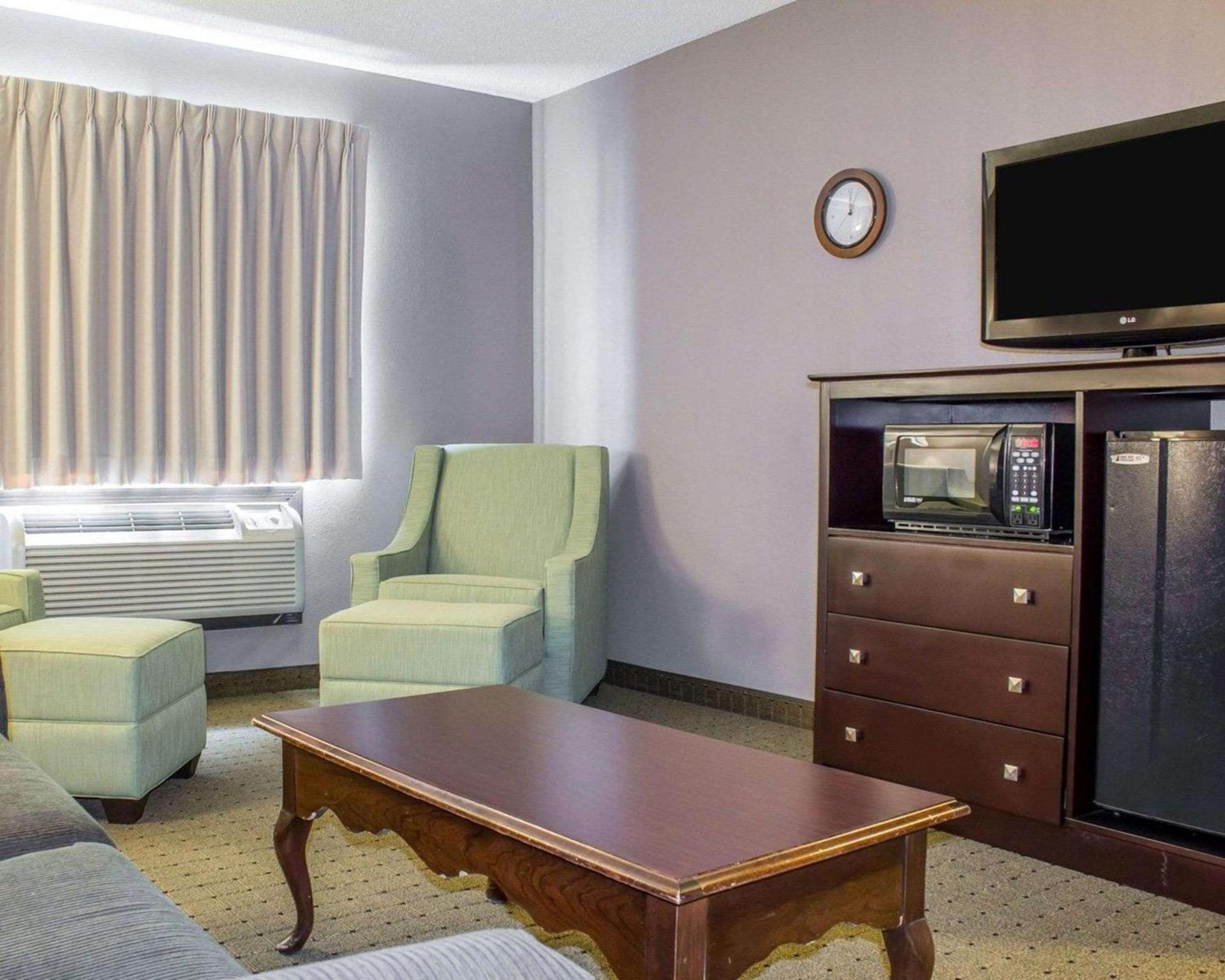 Econo Lodge Ames photo 9