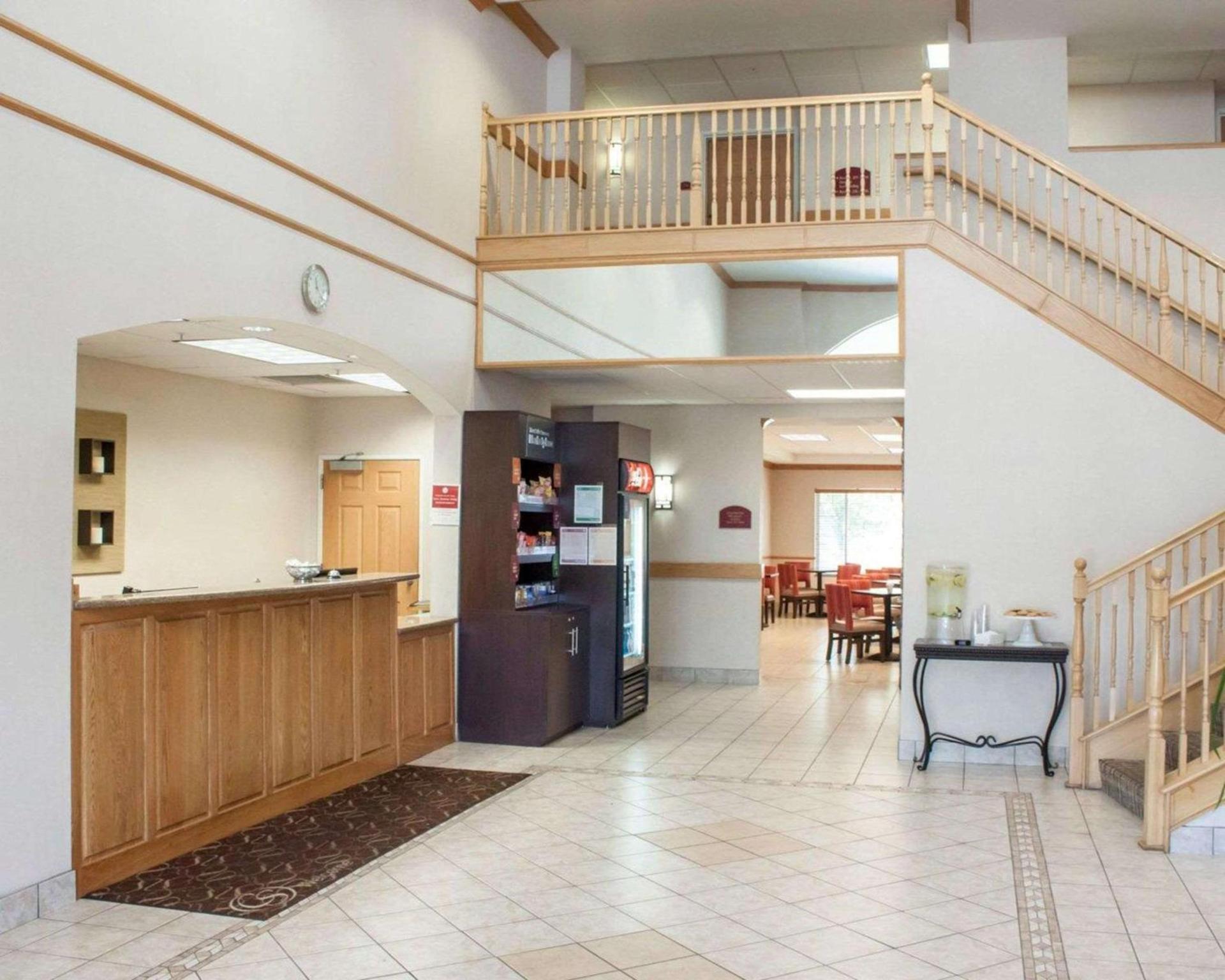Comfort Suites Airport photo 21