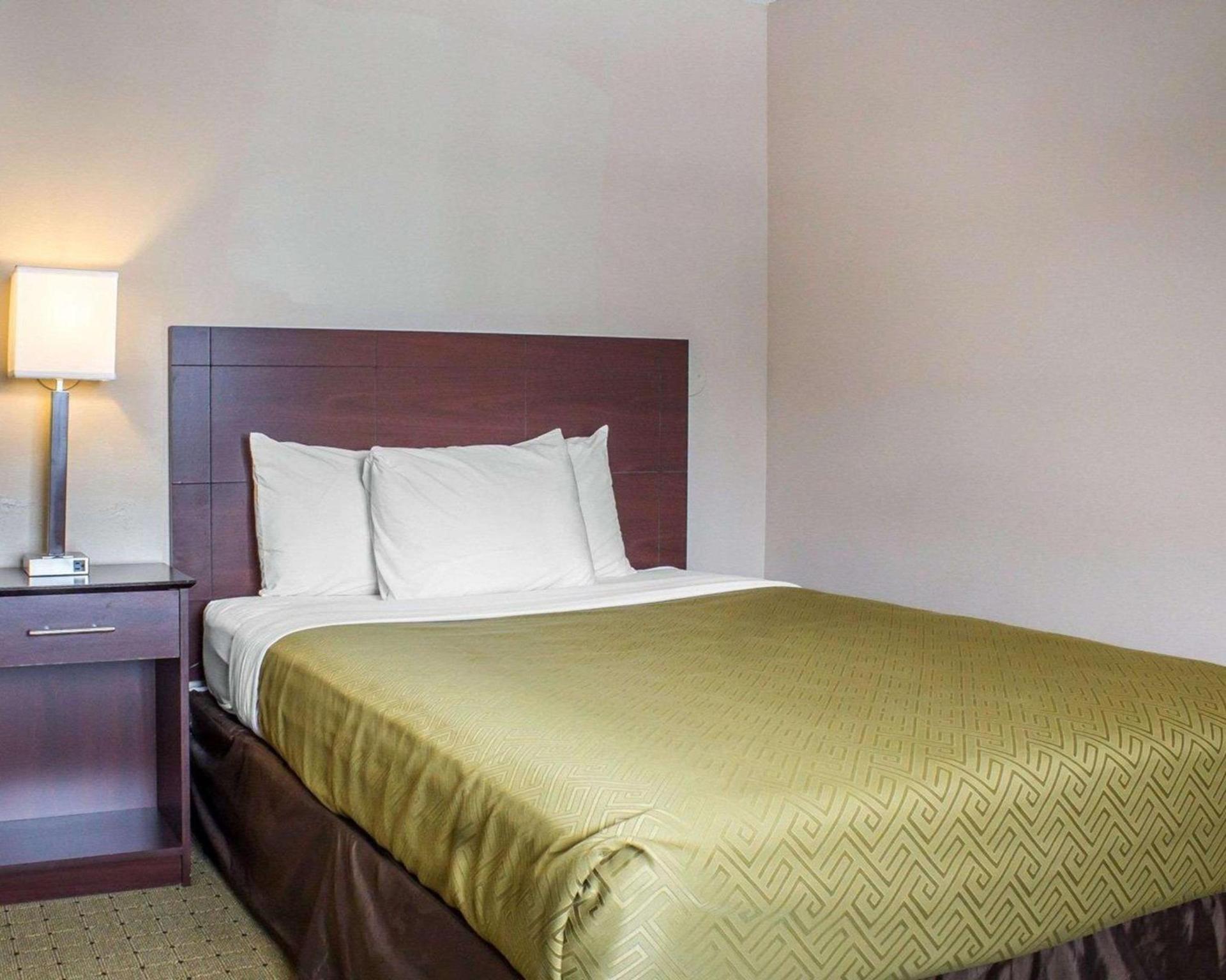 Econo Lodge Ames photo 17