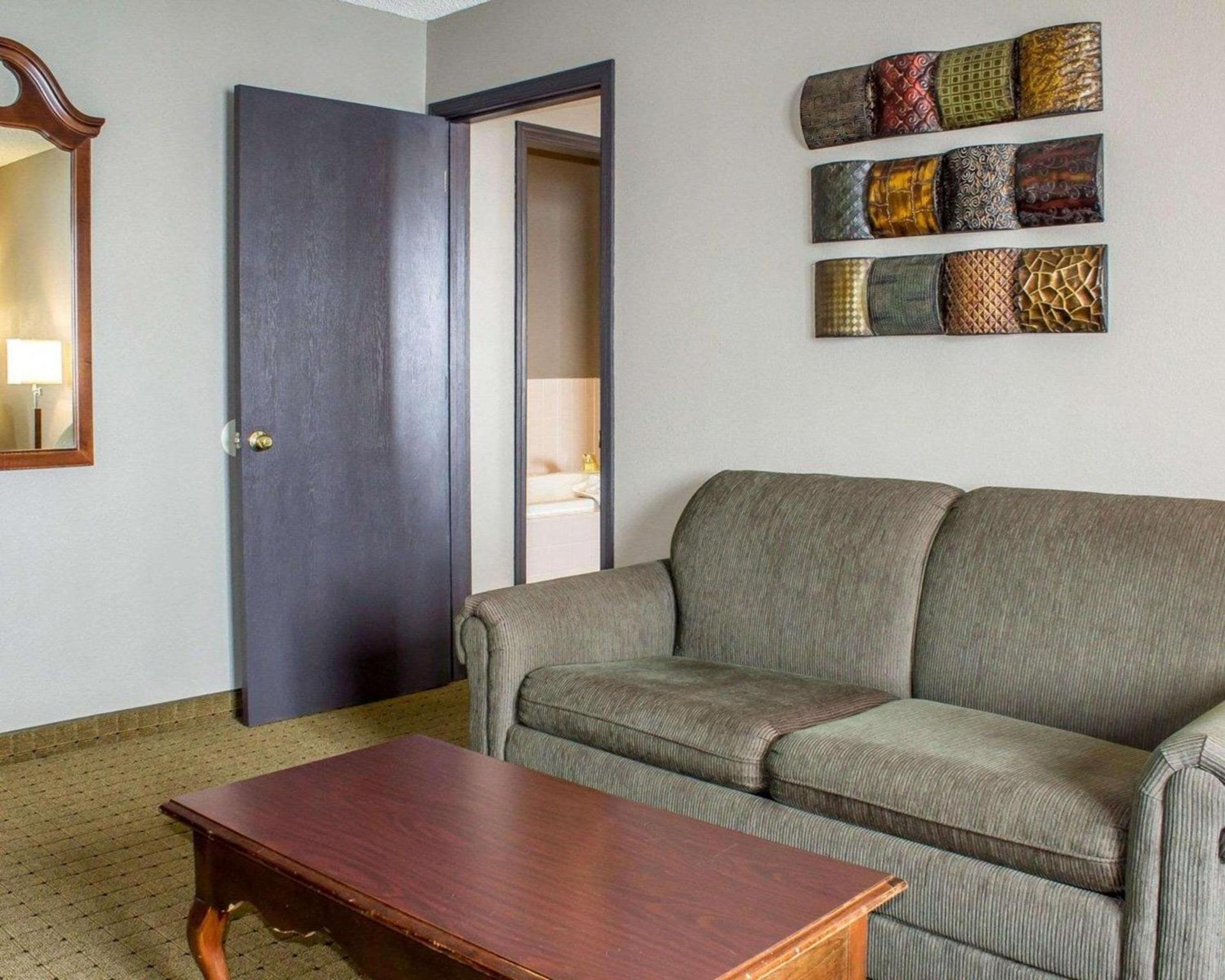 Econo Lodge Ames photo 13