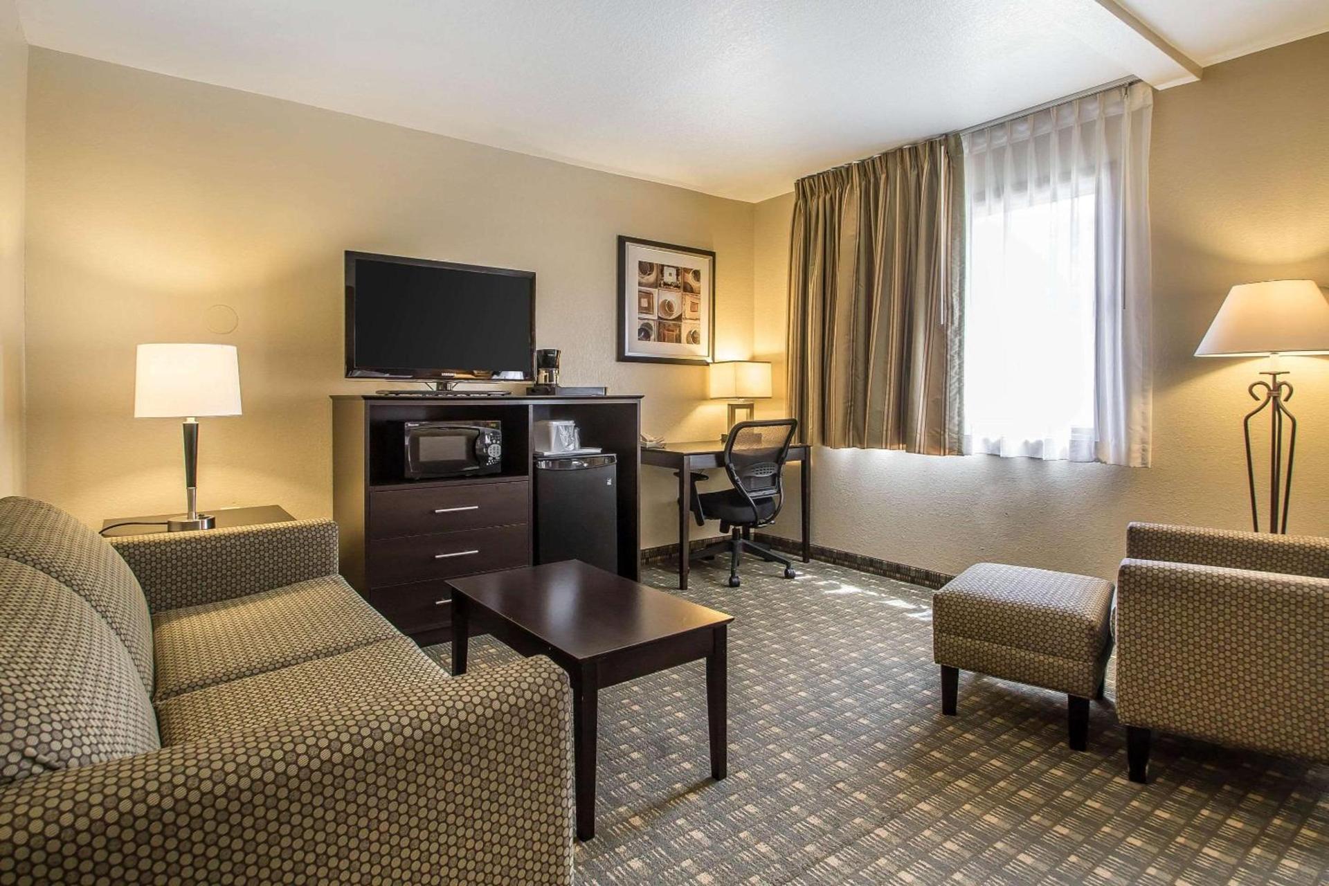 Quality Inn & Suites Decorah photo 31