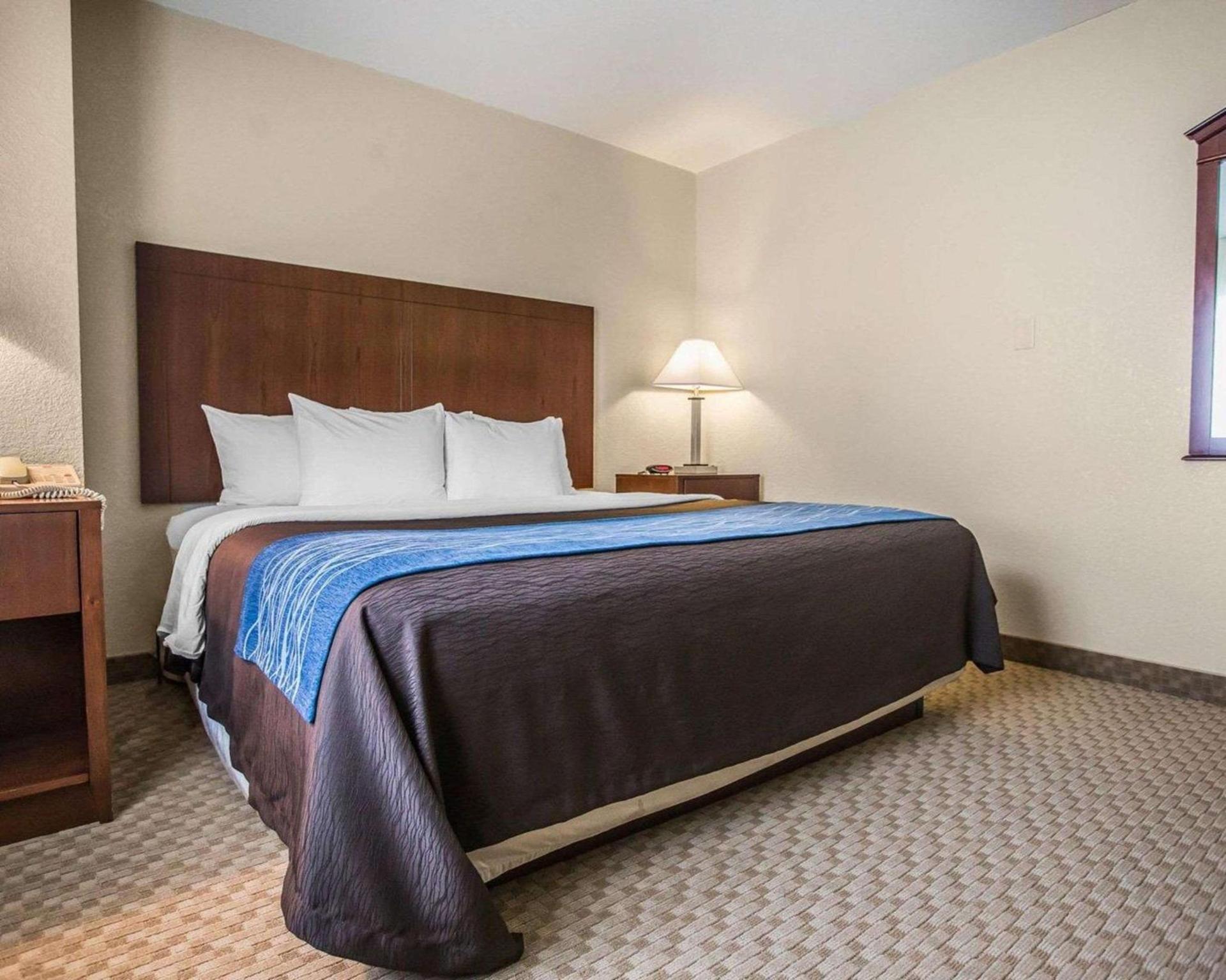 Quality Inn & Suites Dixon near I-88 photo 17