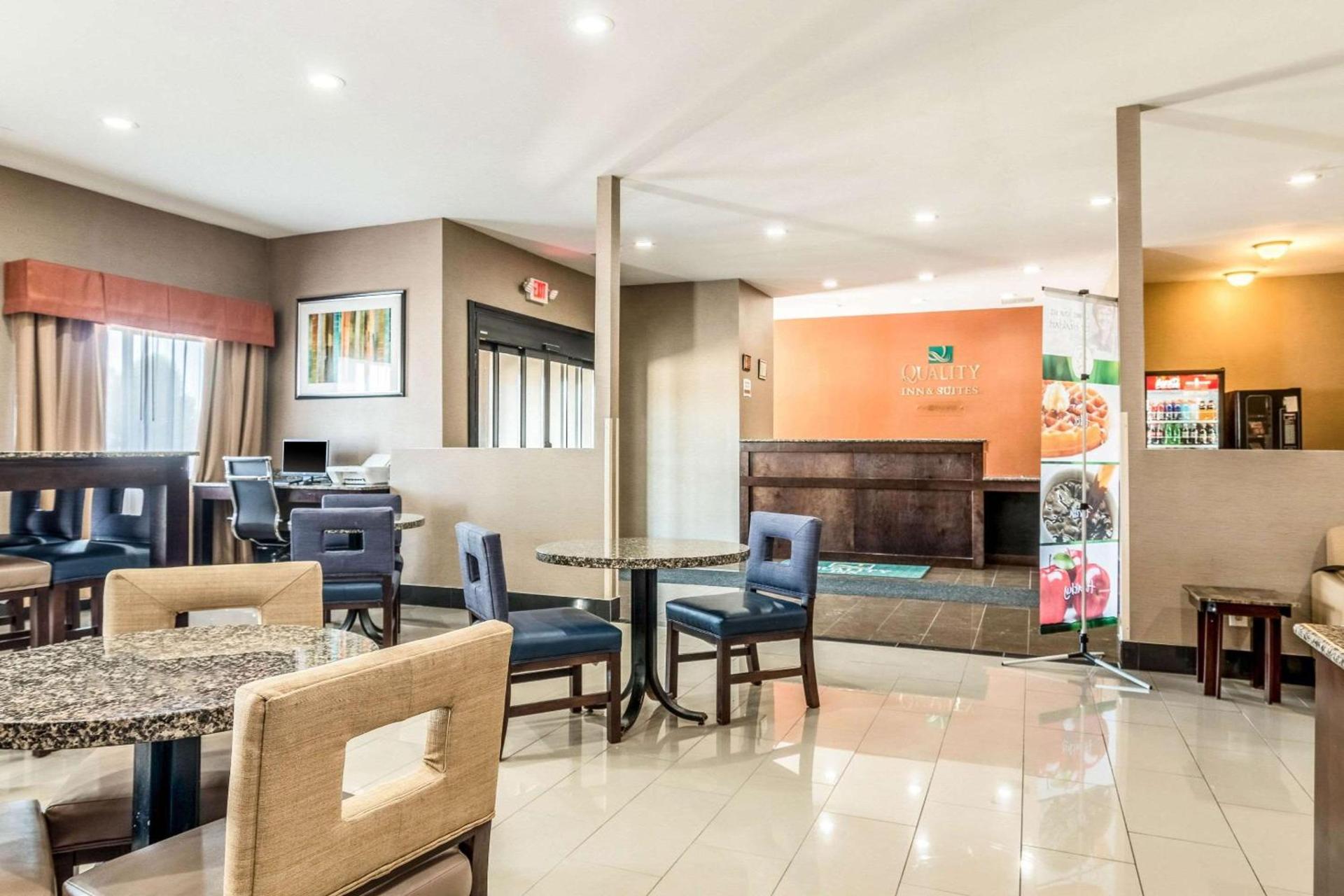 Quality Inn & Suites Salem near I-57 photo 4