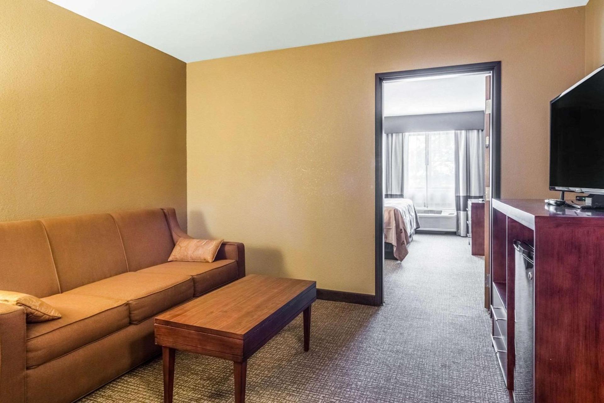 Quality Inn & Suites Salem near I-57 photo 14