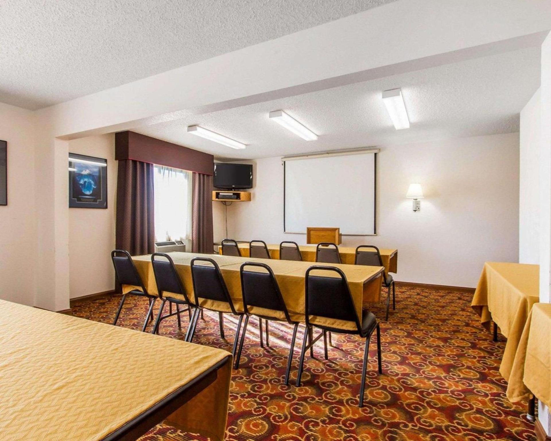 Quality Inn & Suites Ottumwa North photo 21