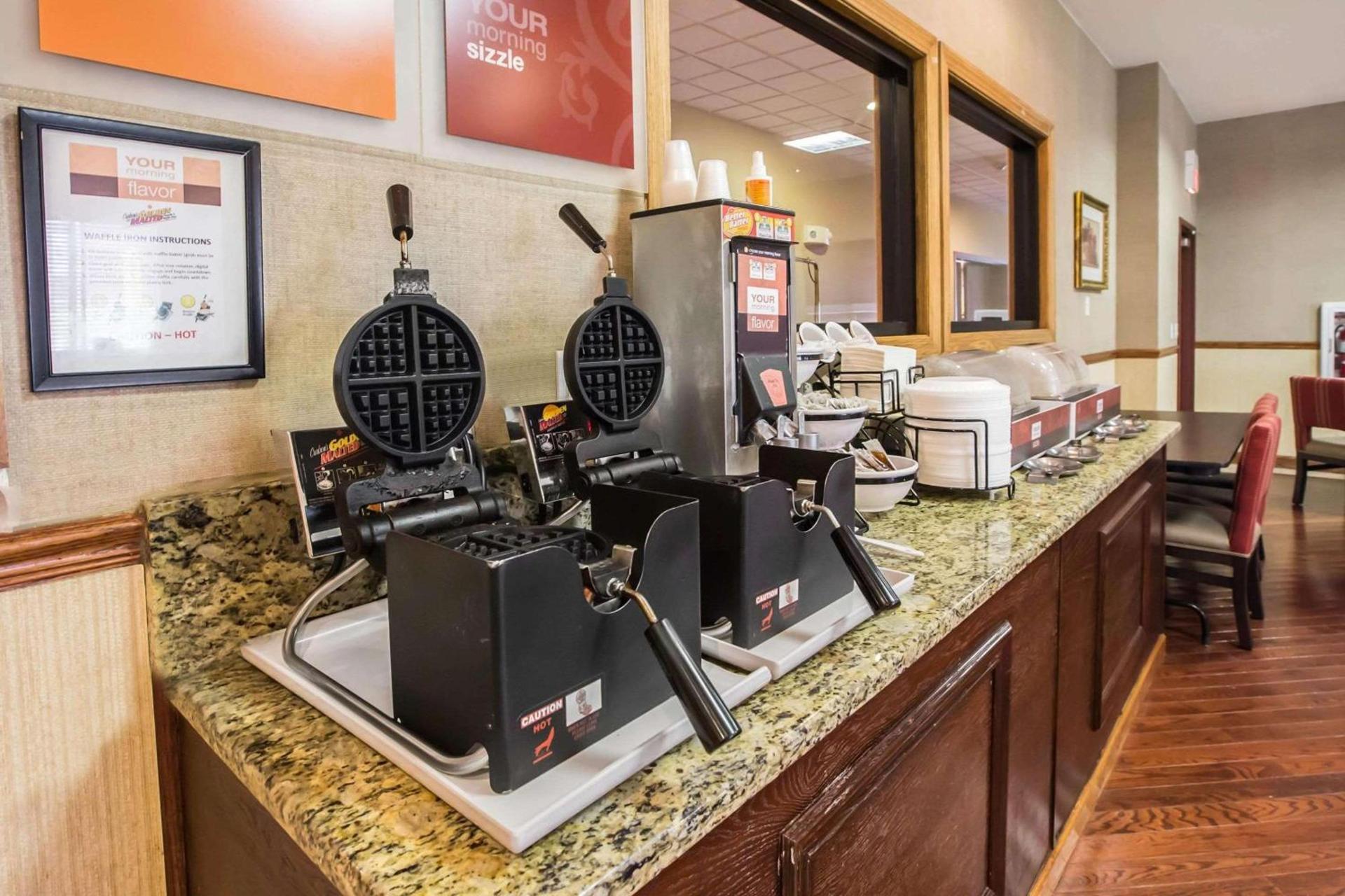 Comfort Inn Crystal Lake - Algonquin photo 24