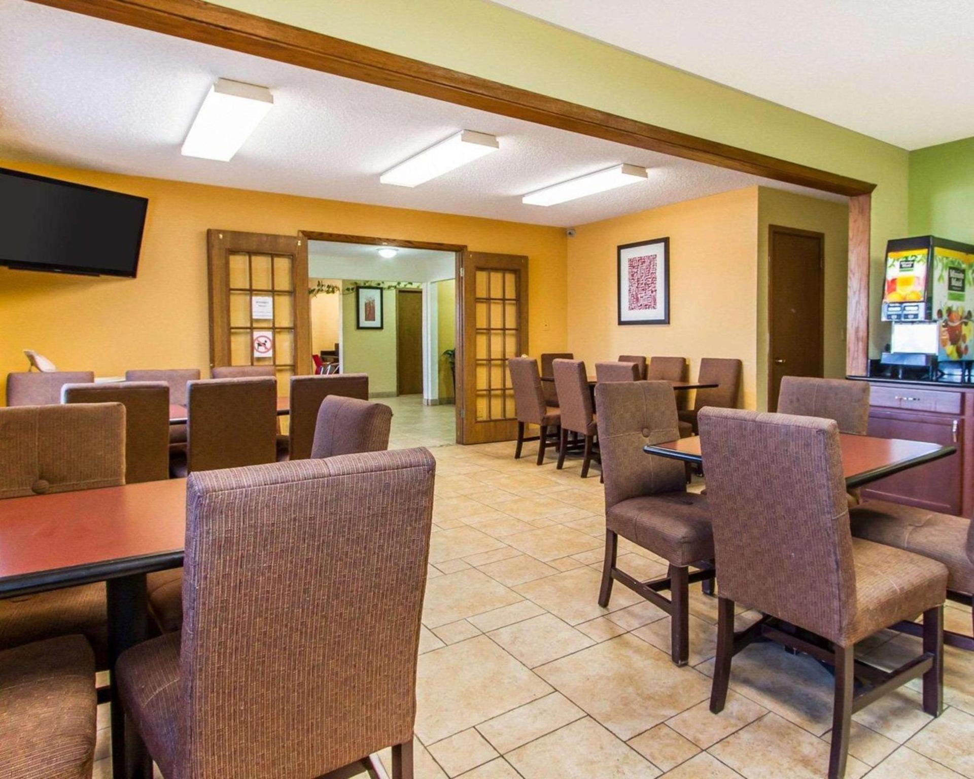 Quality Inn & Suites Ottumwa North photo 27