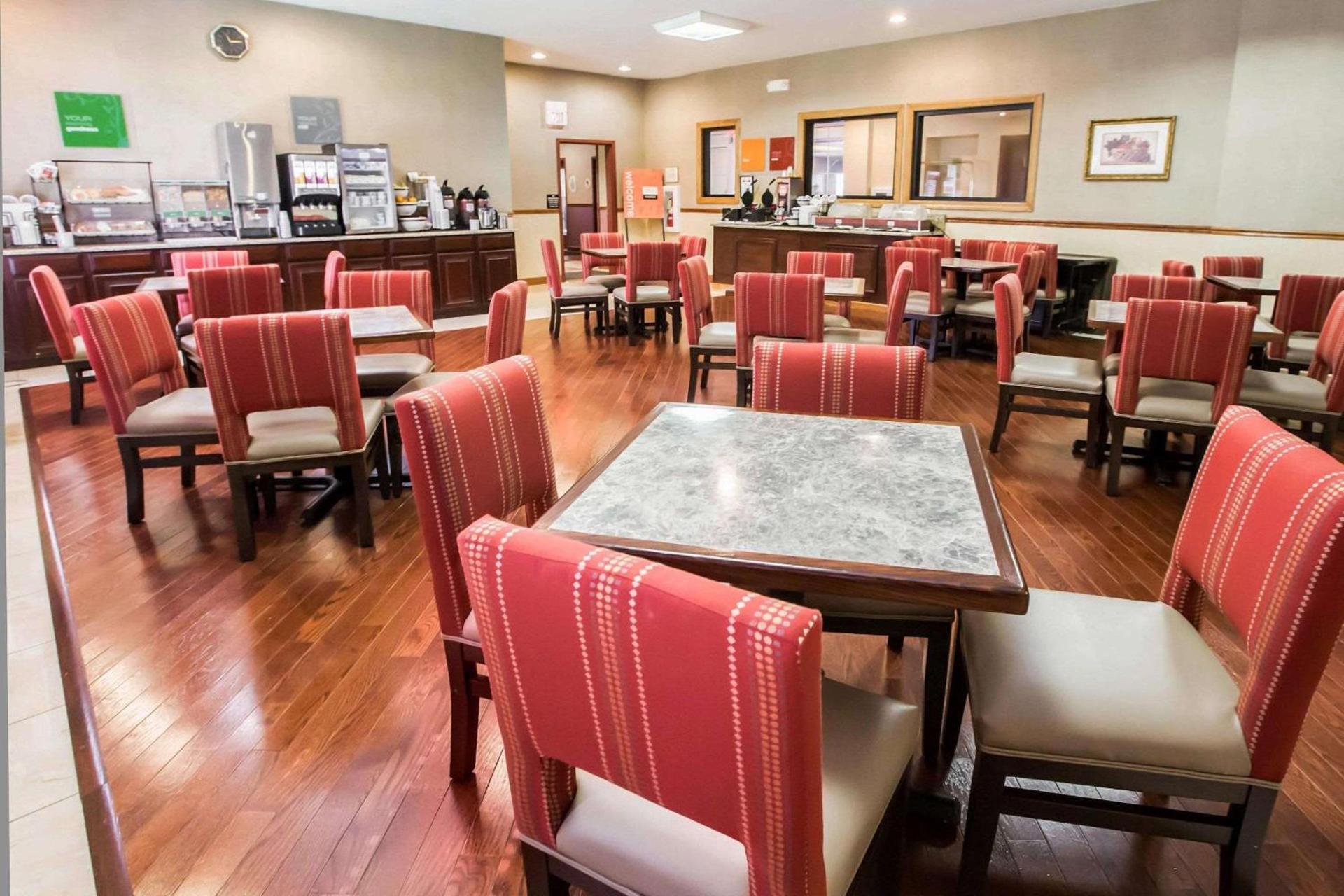 Comfort Inn Crystal Lake - Algonquin photo 26