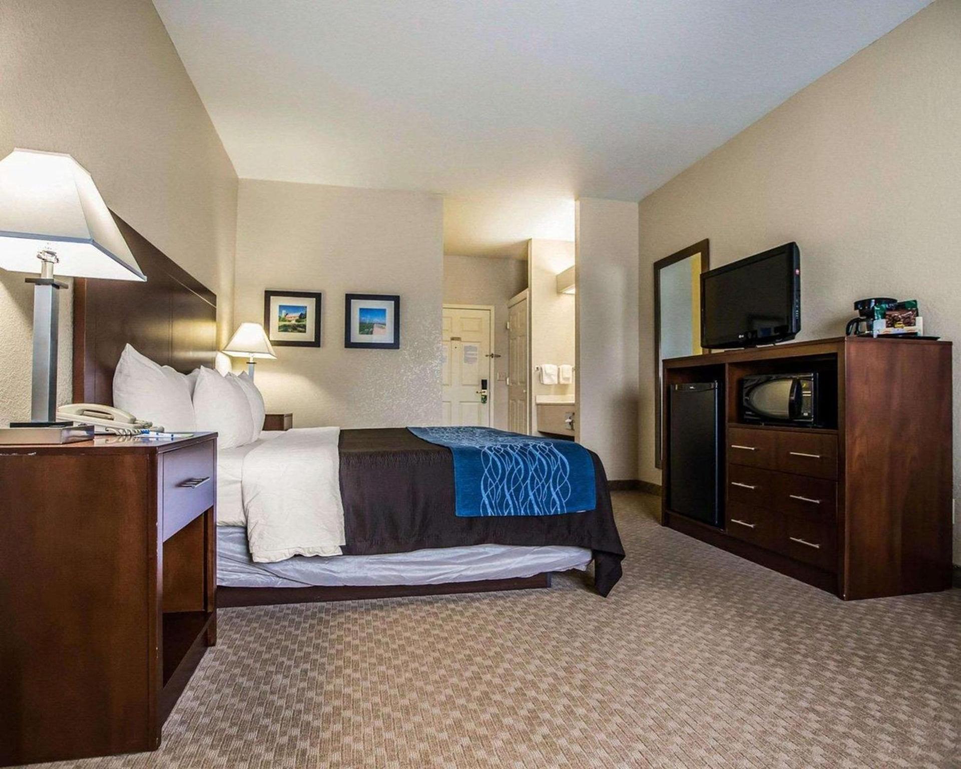 Quality Inn & Suites Dixon near I-88 photo 13
