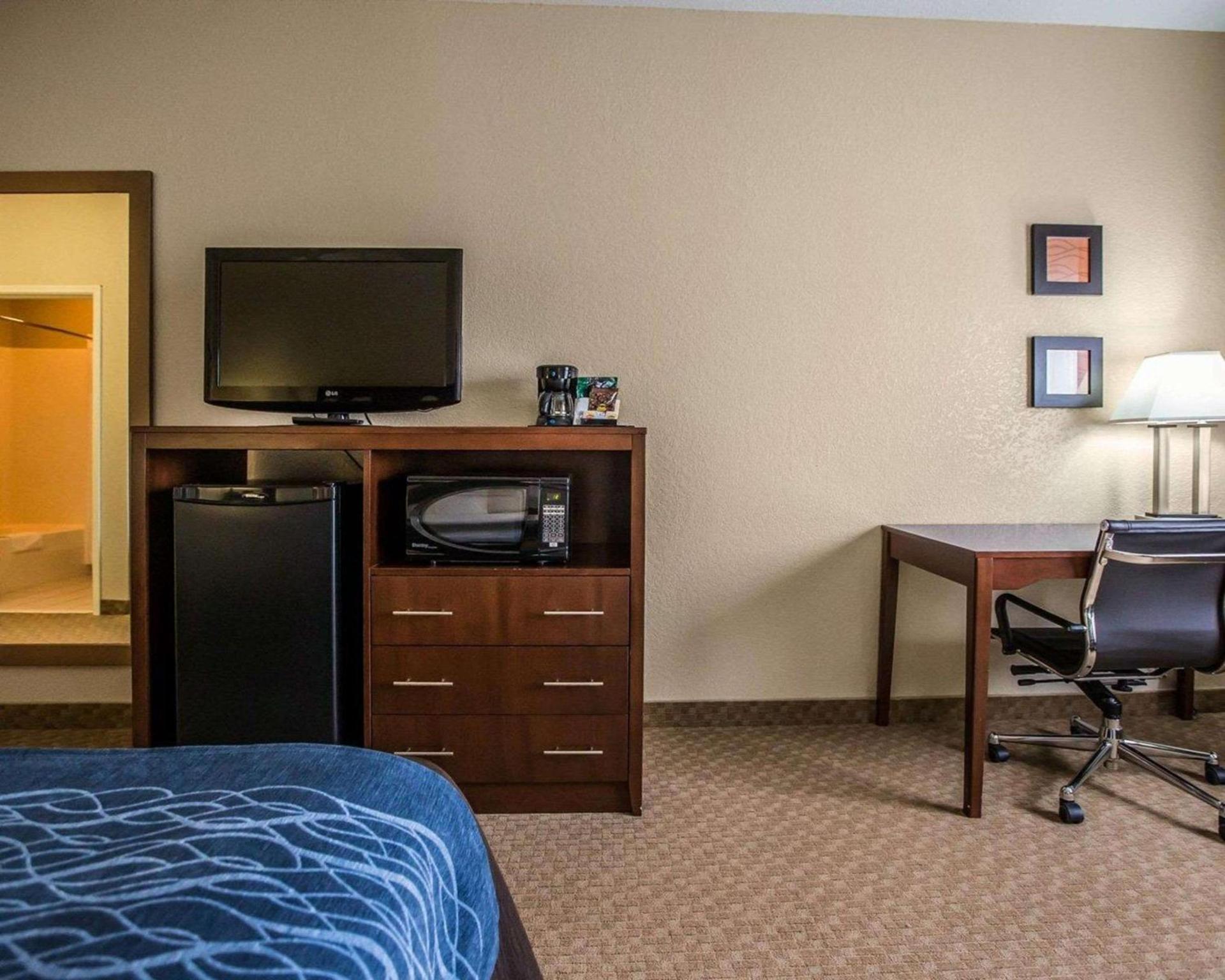 Quality Inn & Suites Dixon near I-88 photo 9