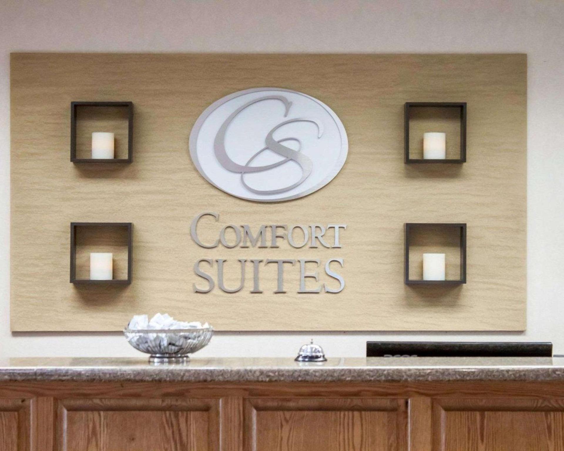 Comfort Suites Airport photo 2