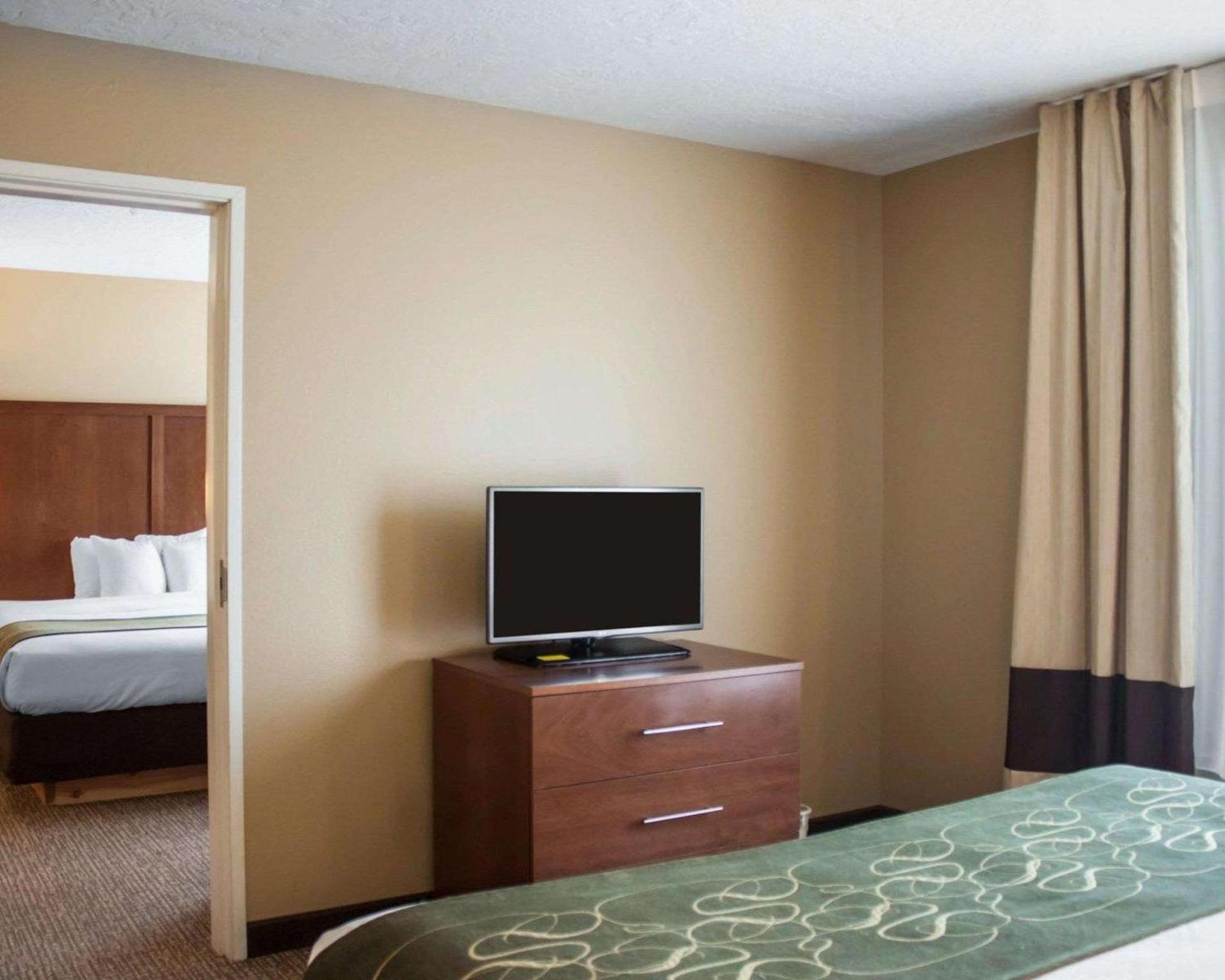 Comfort Suites Airport photo 15