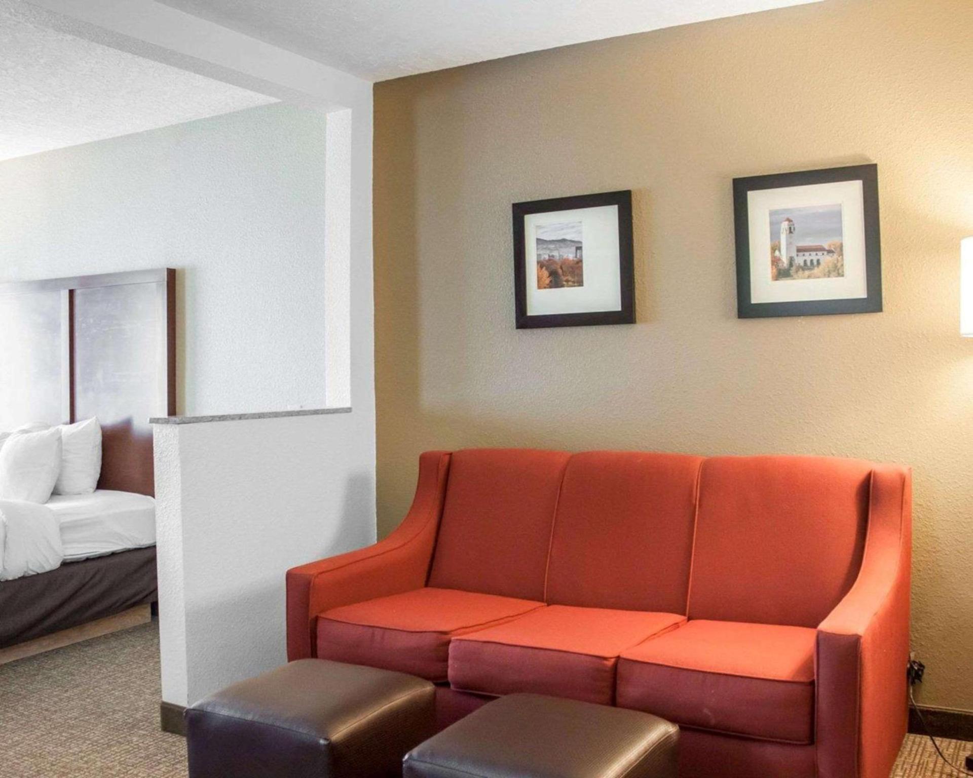 Comfort Suites Airport photo 30