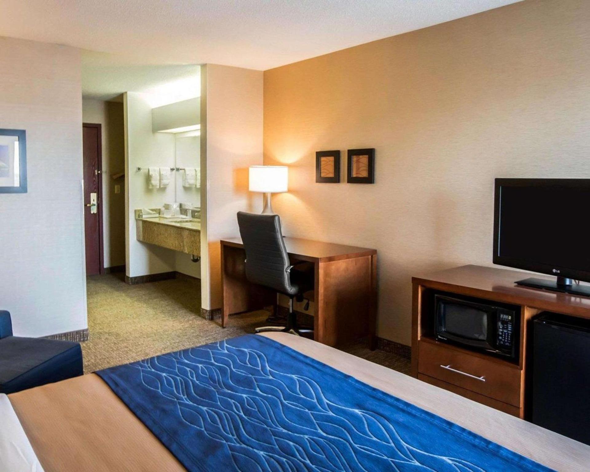 Comfort Inn Crystal Lake - Algonquin photo 8