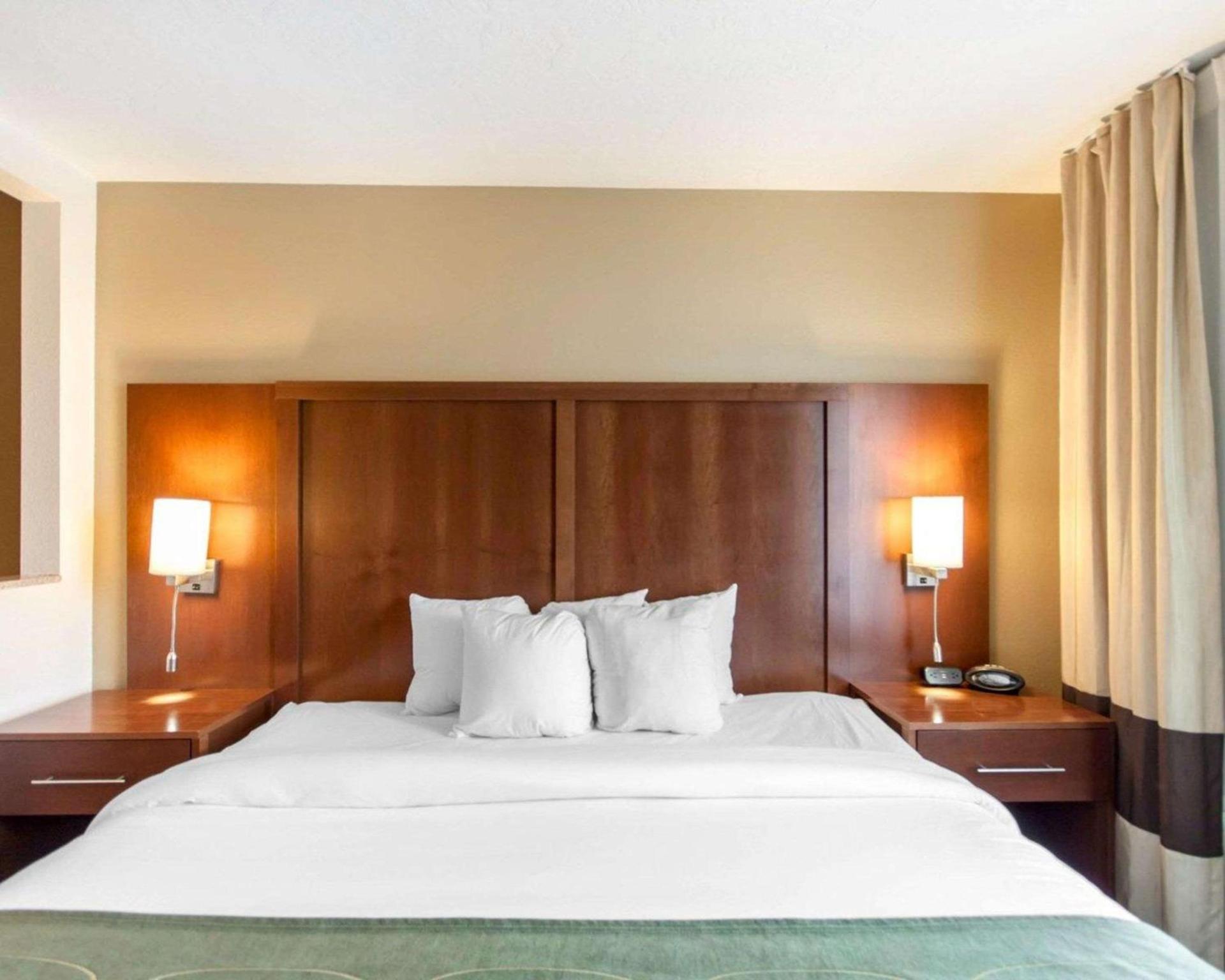 Comfort Suites Airport photo 11