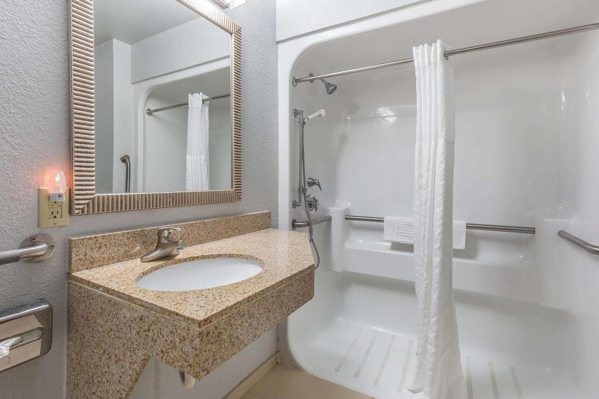 Comfort Inn Alton near I-255 photo 18