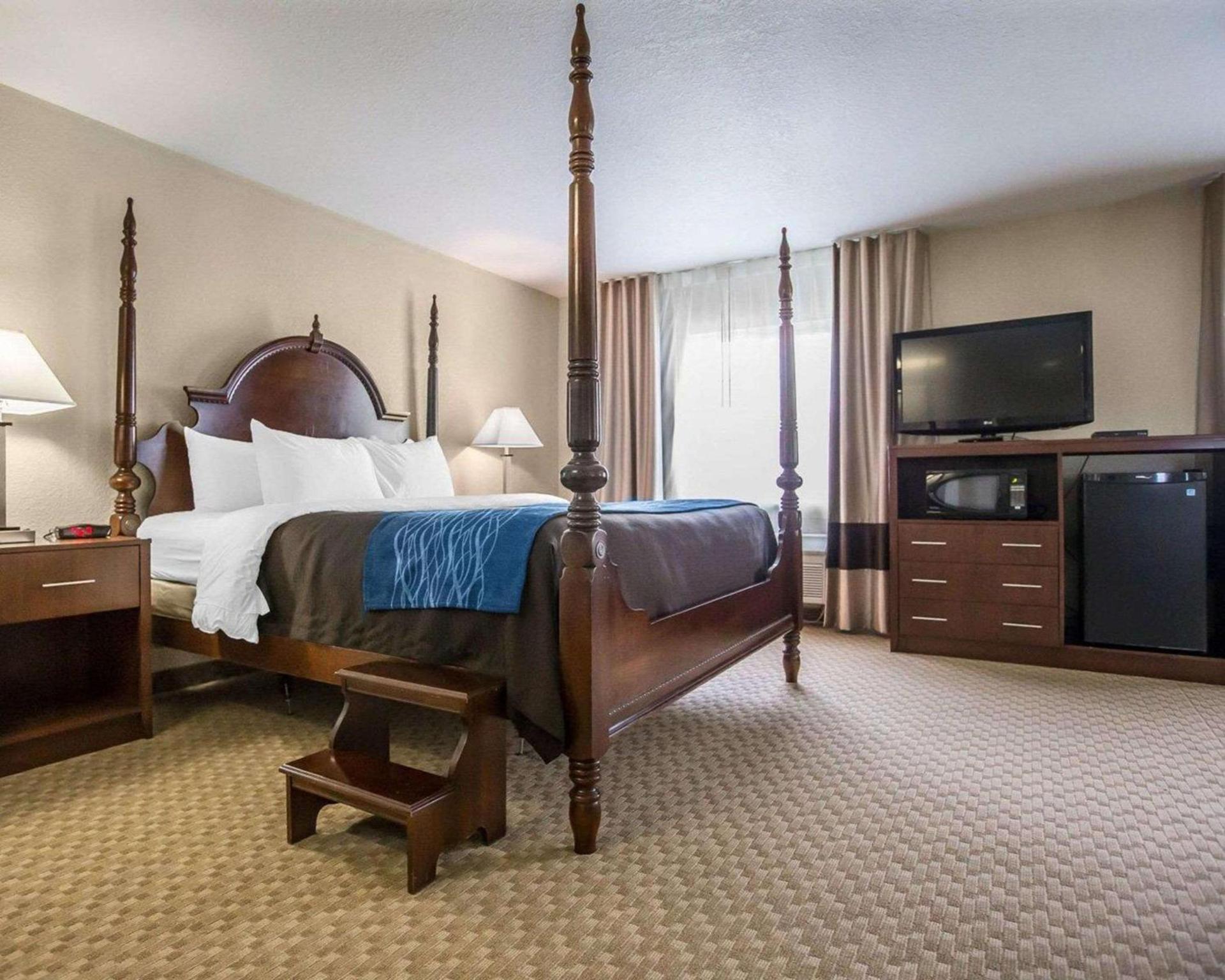 Quality Inn & Suites Dixon near I-88 photo 25
