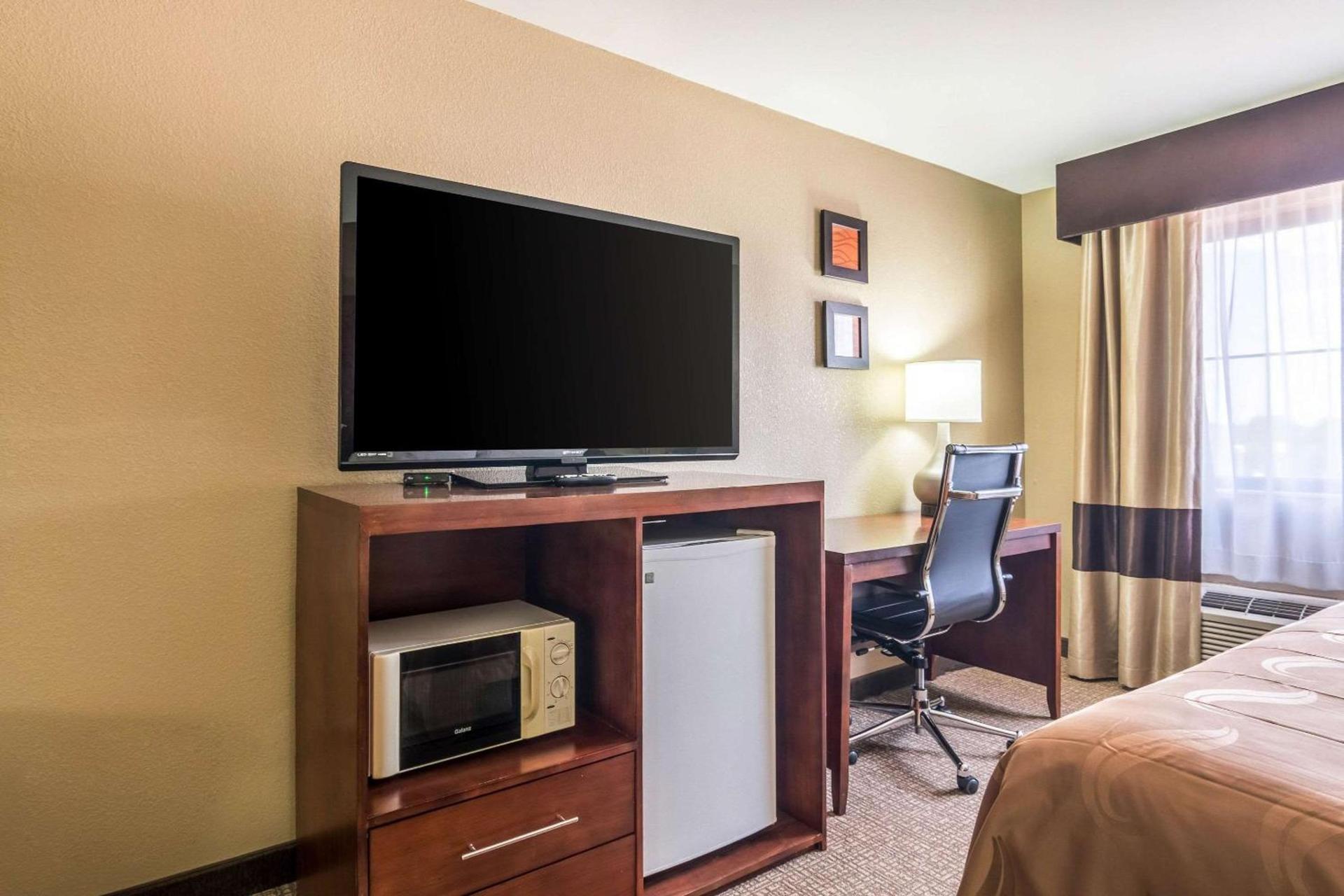 Quality Inn & Suites Salem near I-57 photo 24