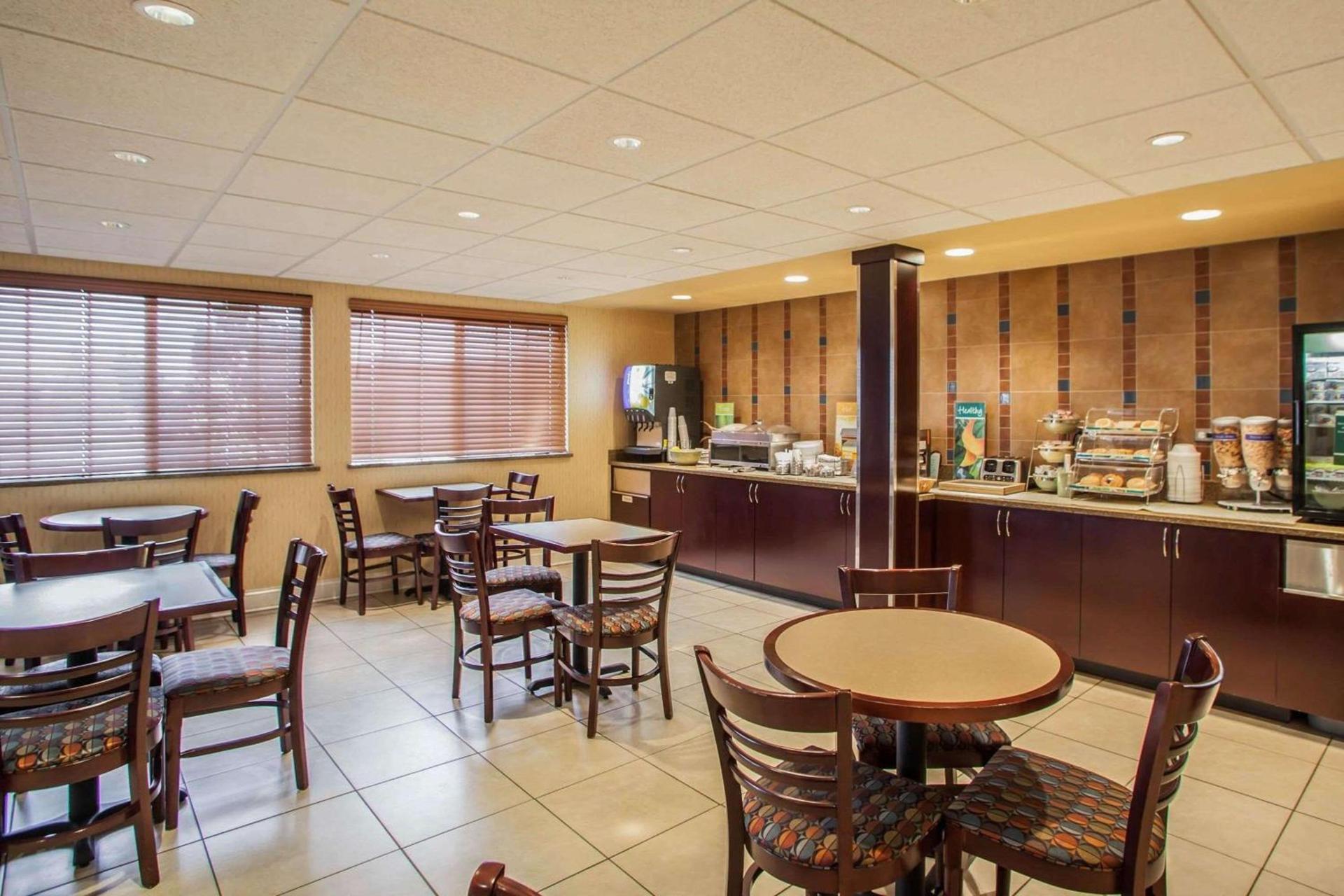 Quality Inn & Suites St Charles -West Chicago photo 30
