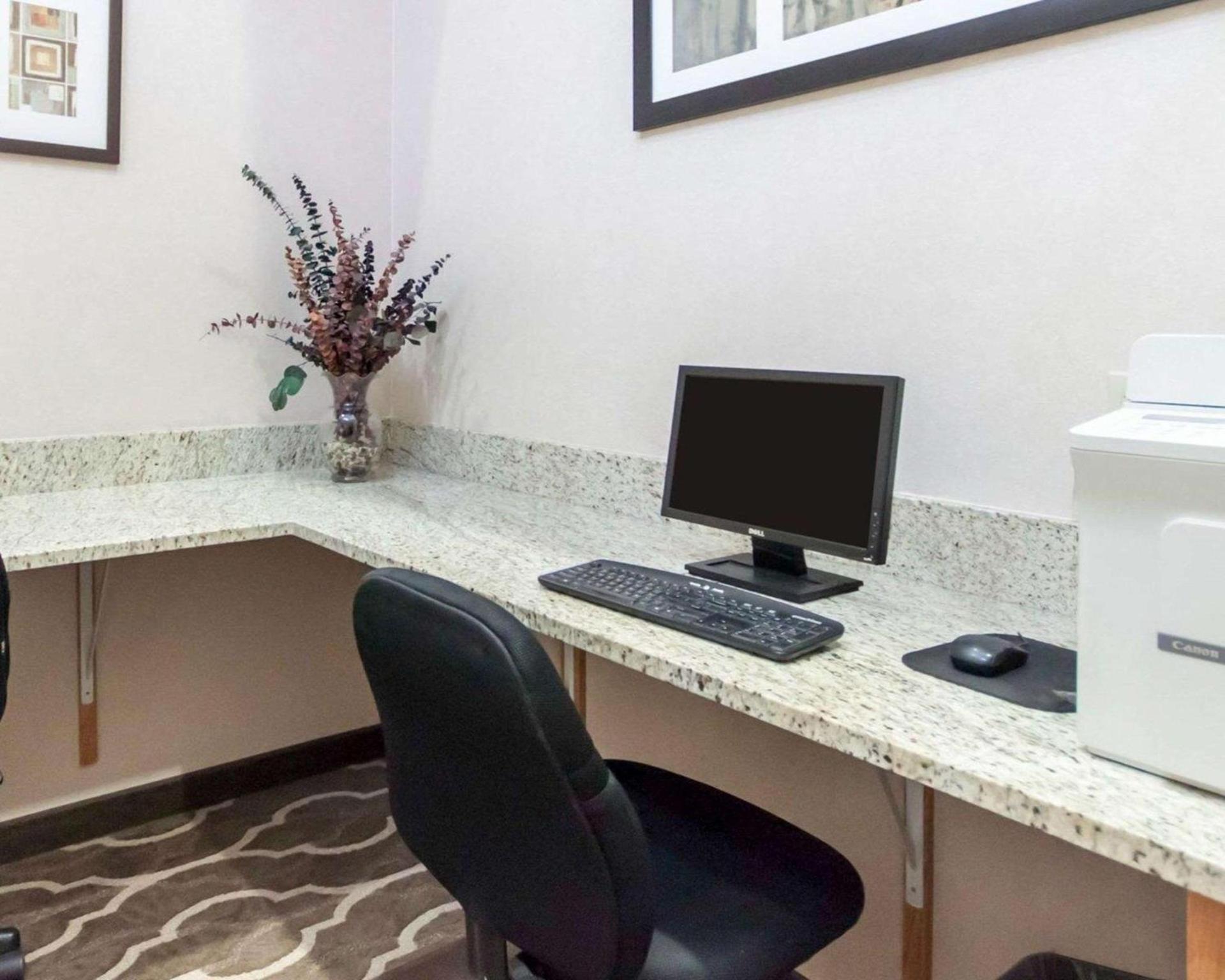 Comfort Suites Airport photo 17