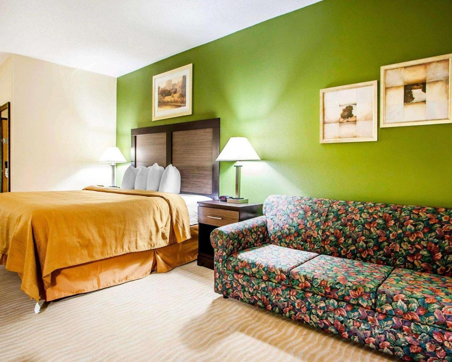 Quality Inn & Suites Champaign North - Urbana photo 2