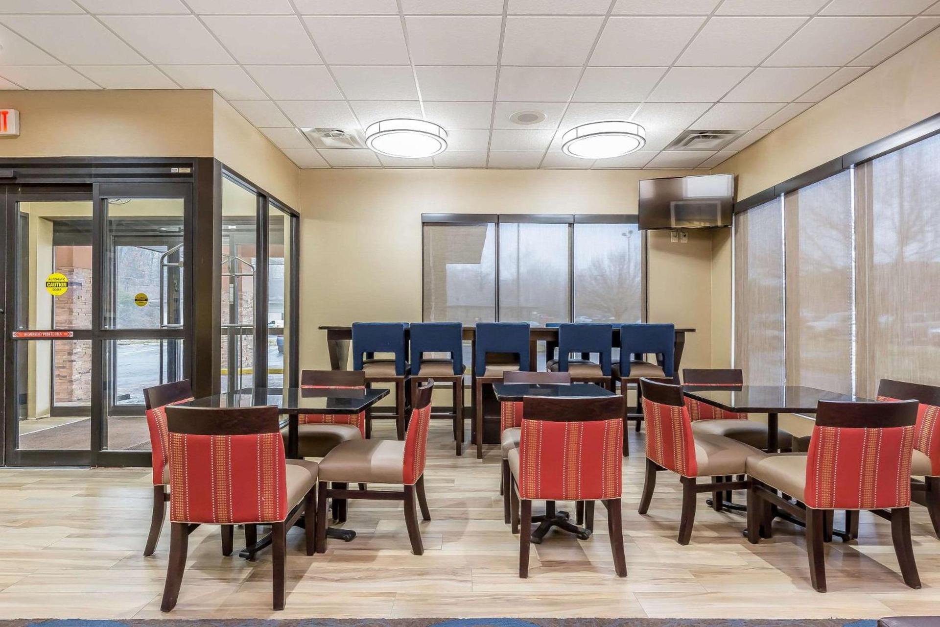 Comfort Inn Alton near I-255 photo 35