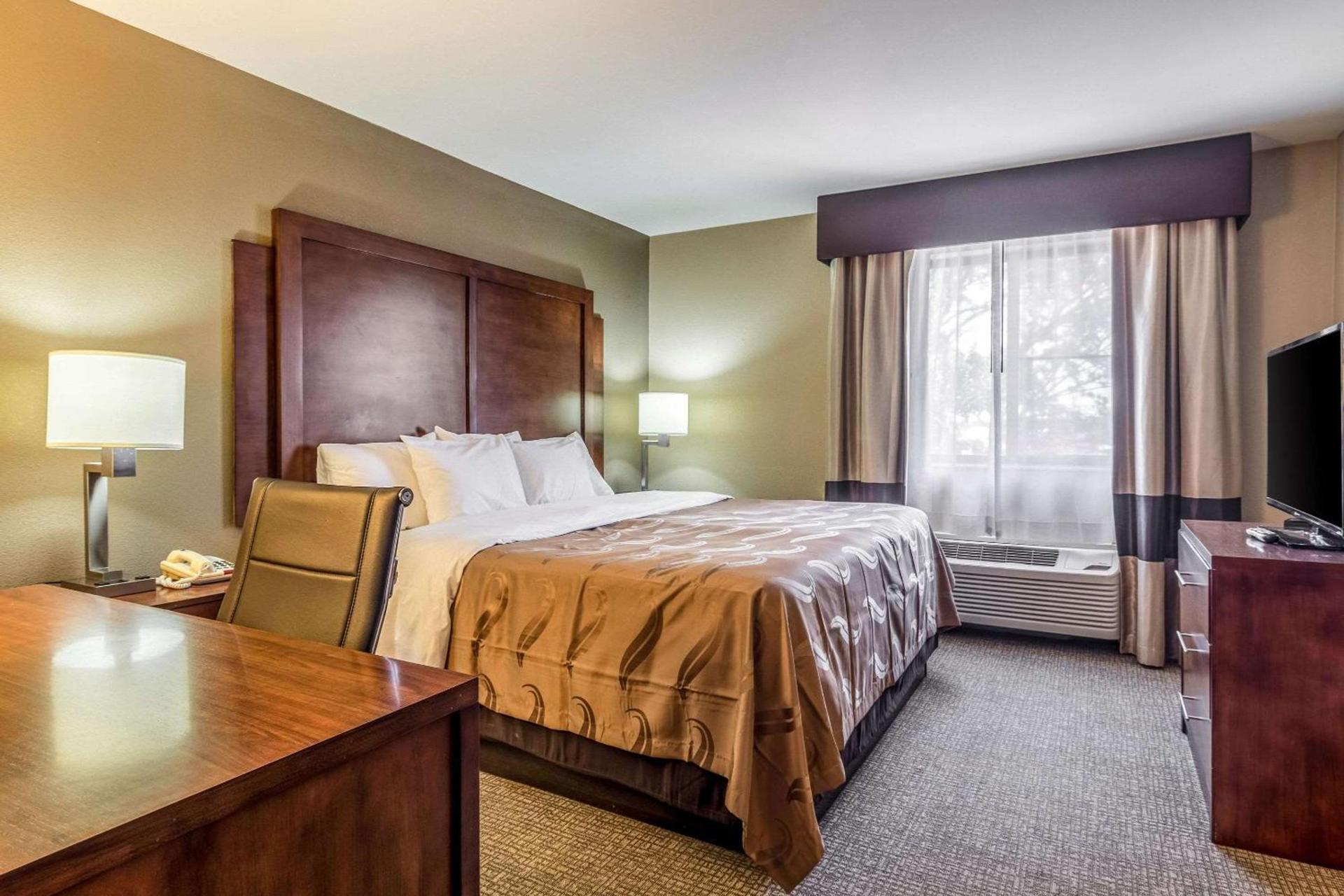 Quality Inn & Suites Salem near I-57 photo 13